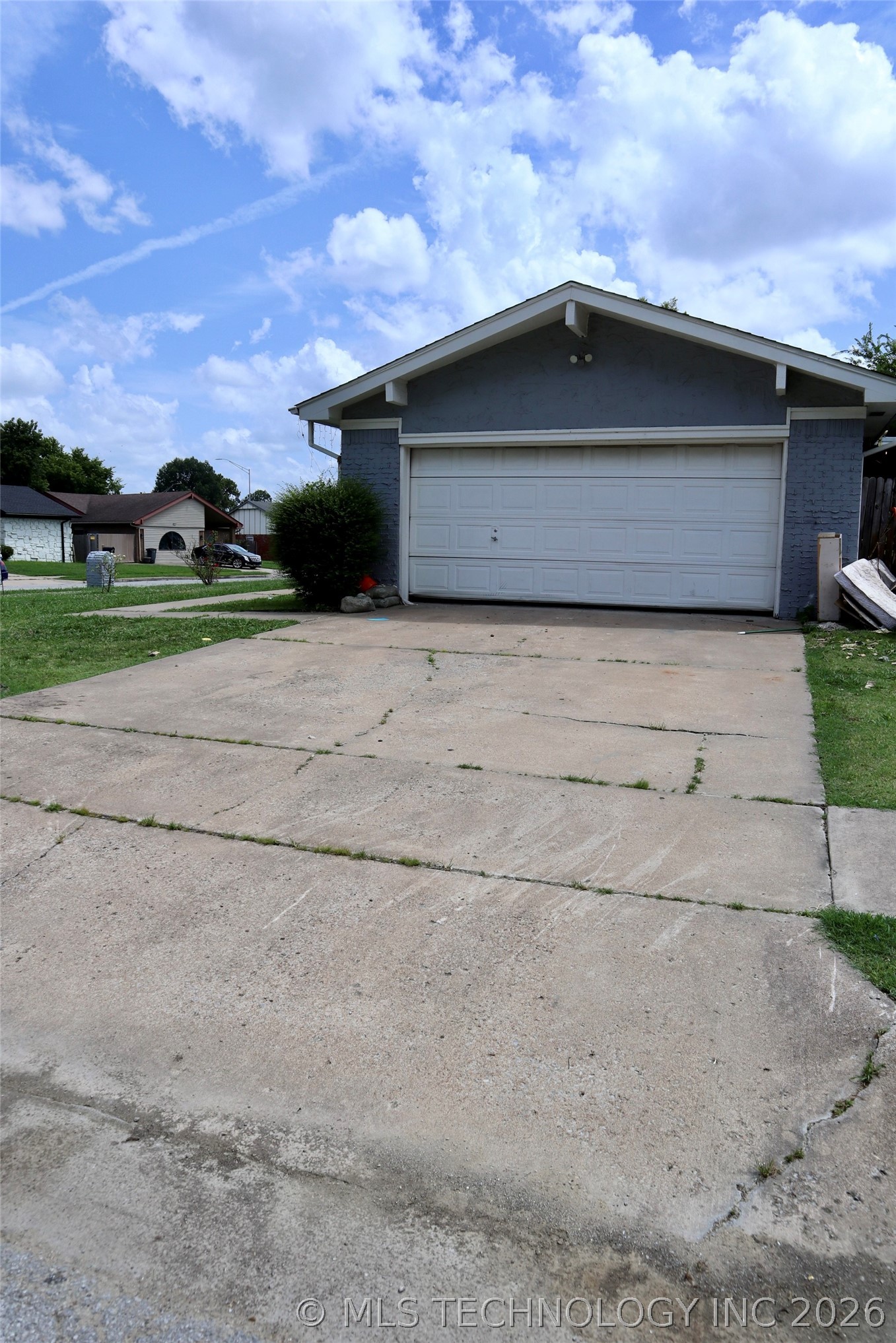 2706 S 104th East Avenue Property Photo 5