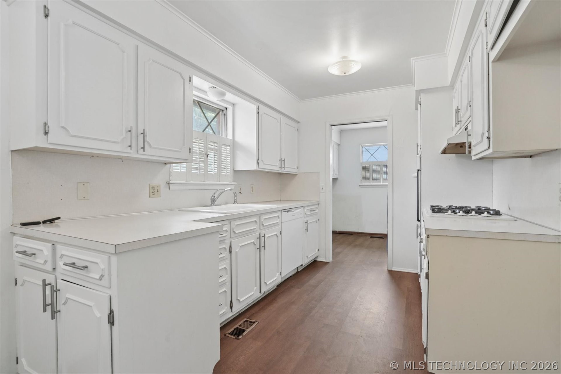 6830 E 58th Street Property Photo 10