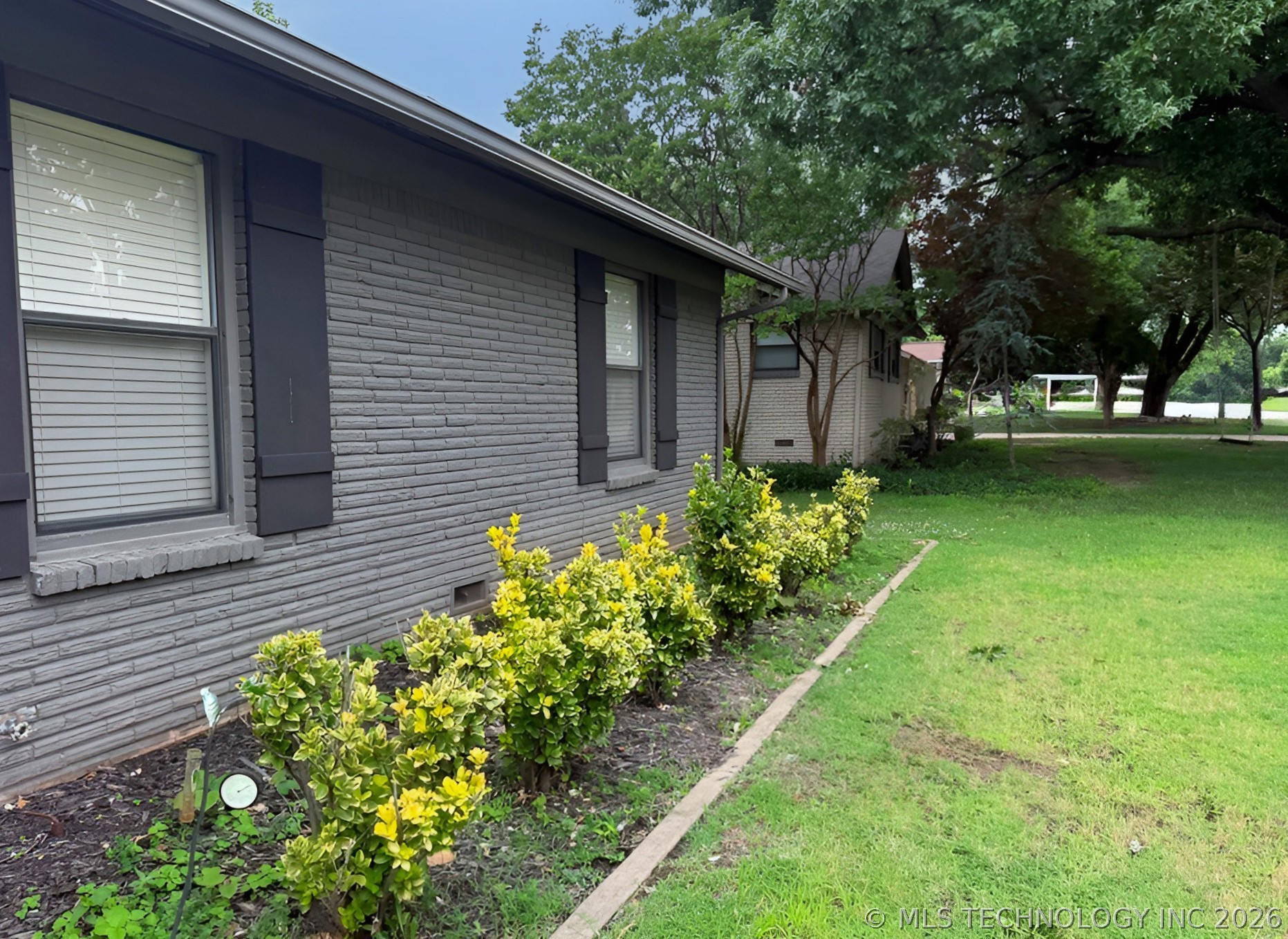 4050 E 49th Street Property Photo 2