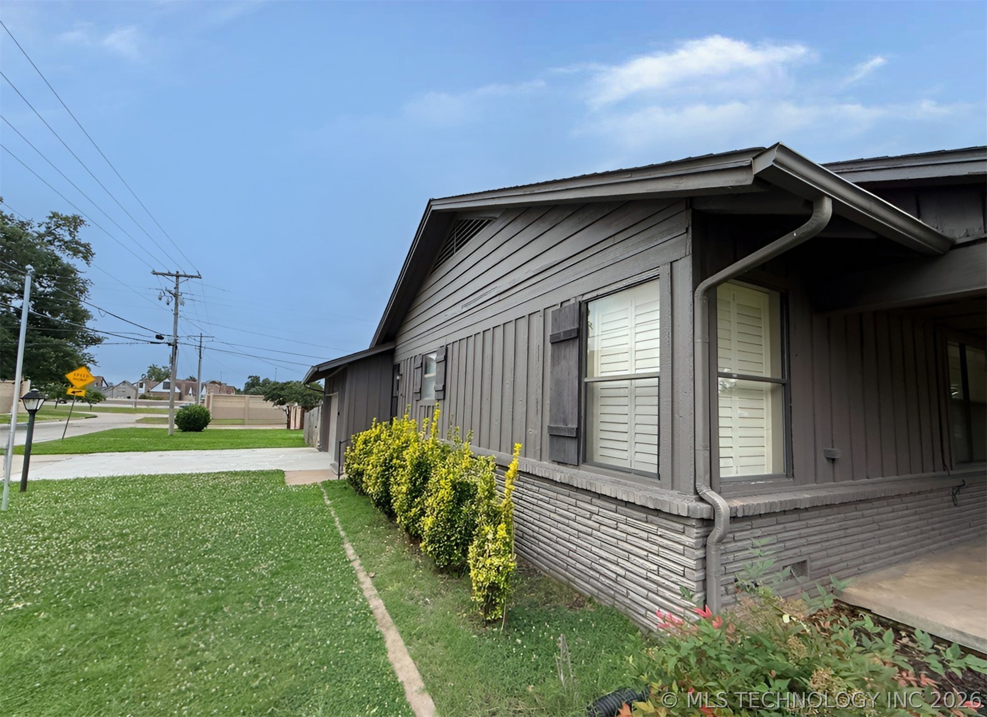4050 E 49th Street Property Photo 3