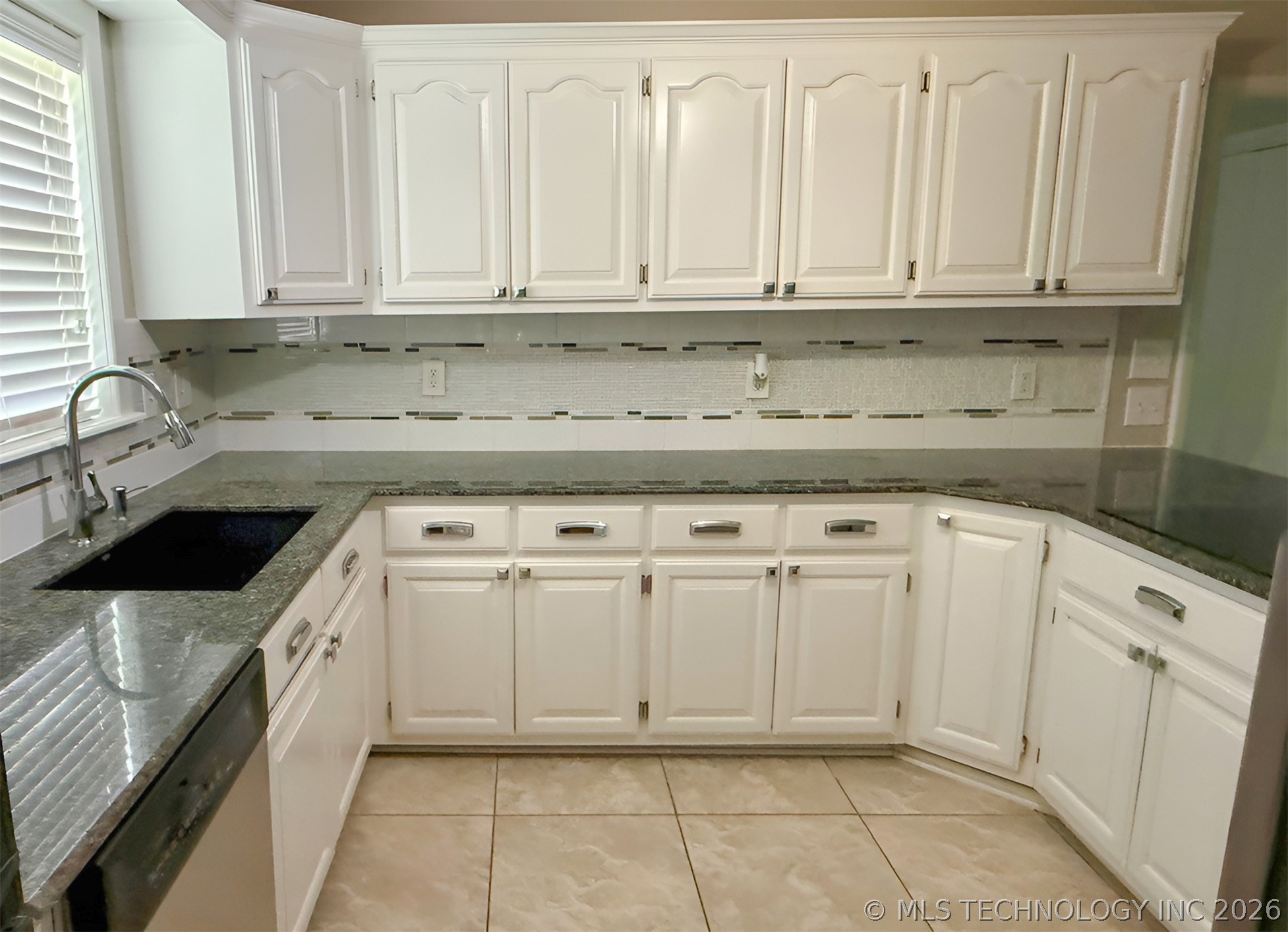 4050 E 49th Street Property Photo 5