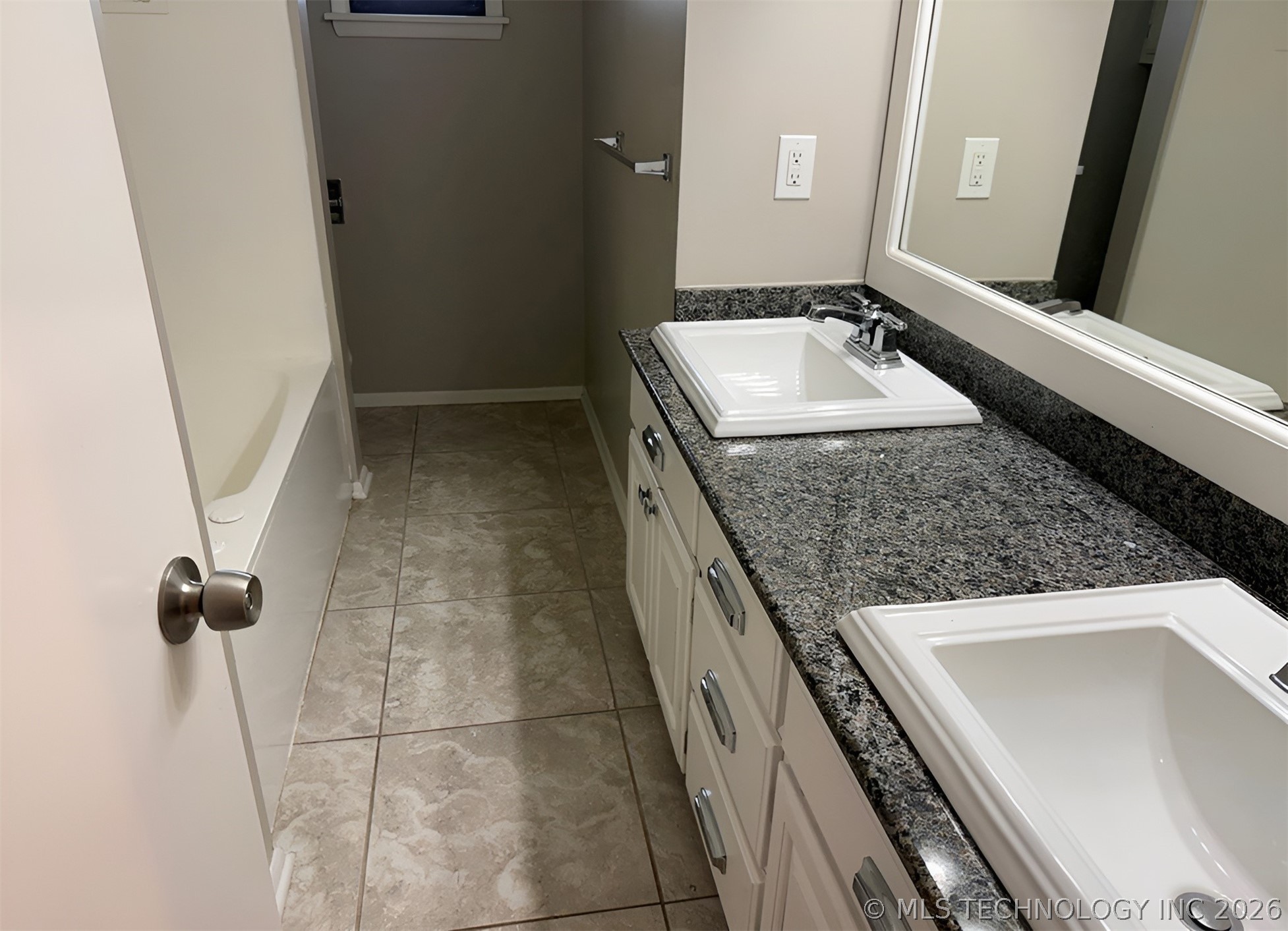 4050 E 49th Street Property Photo 9