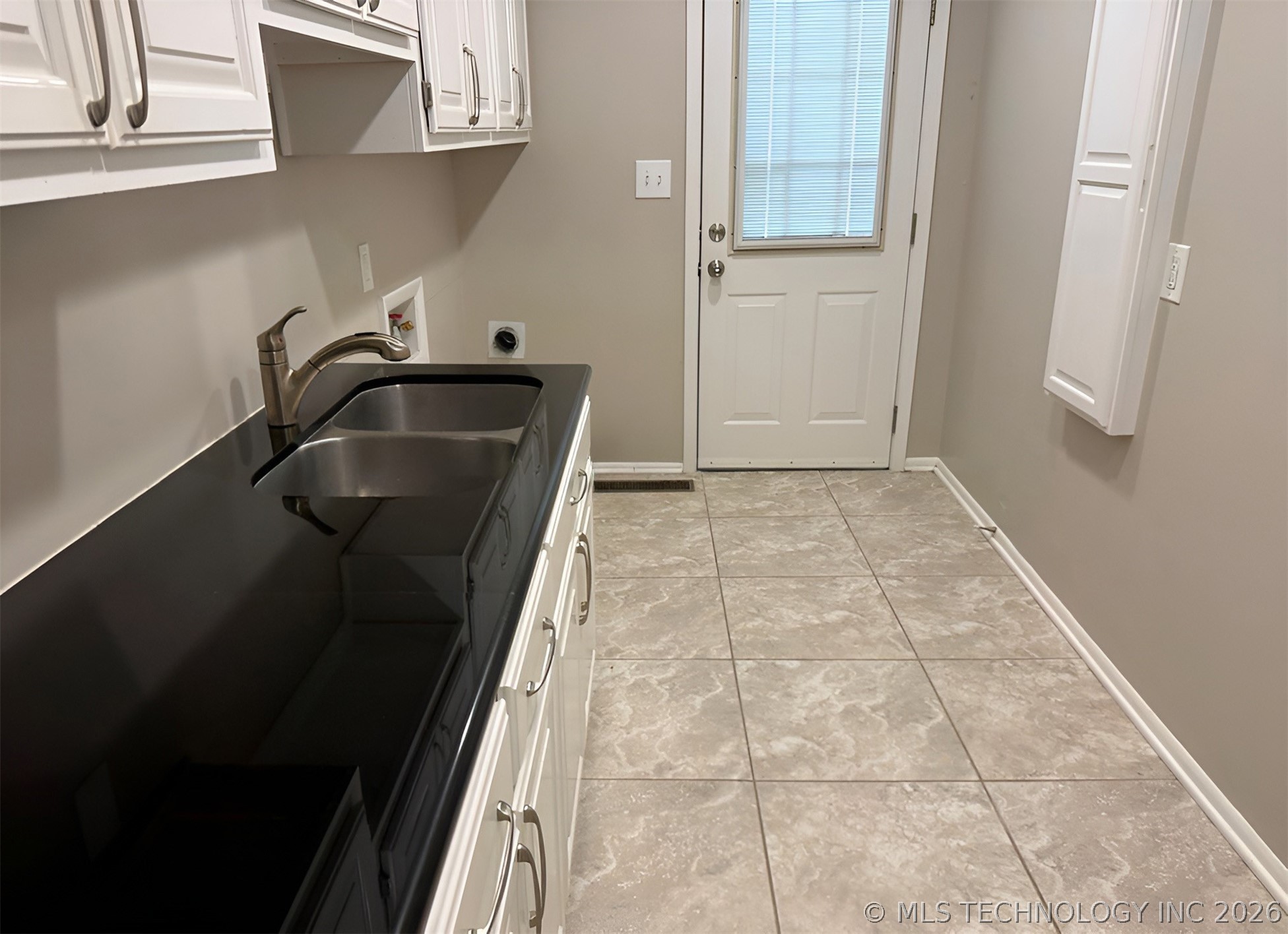 4050 E 49th Street Property Photo 17