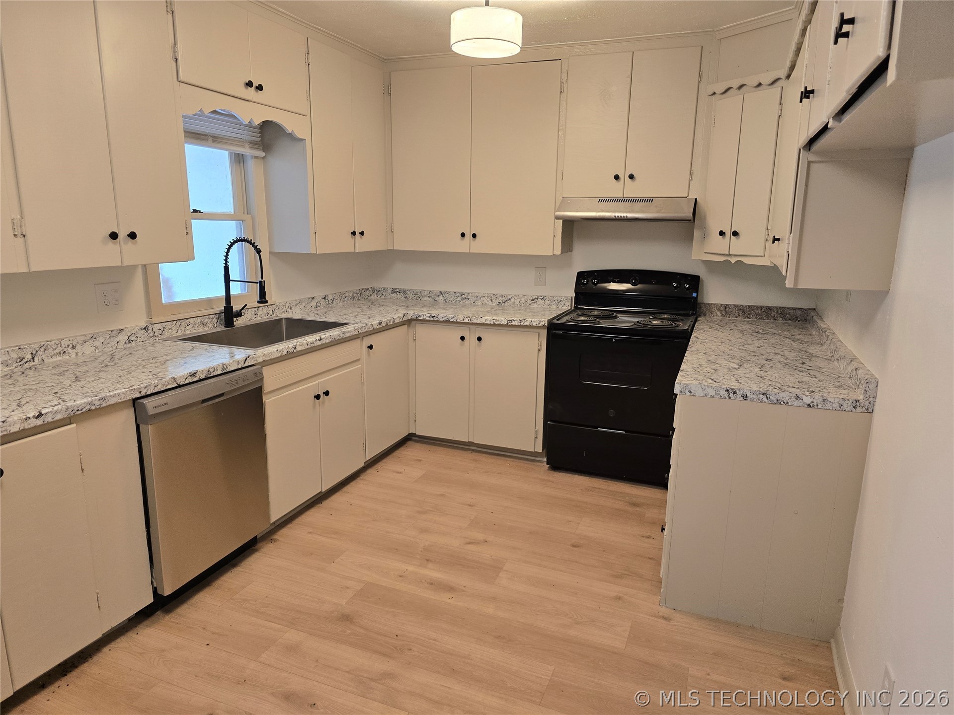 1215 Harrison Street Property Photo 11