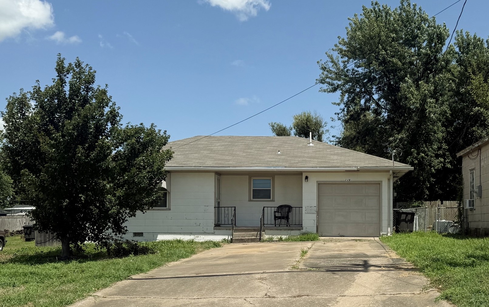 228 Se Avondale Property Photo 1