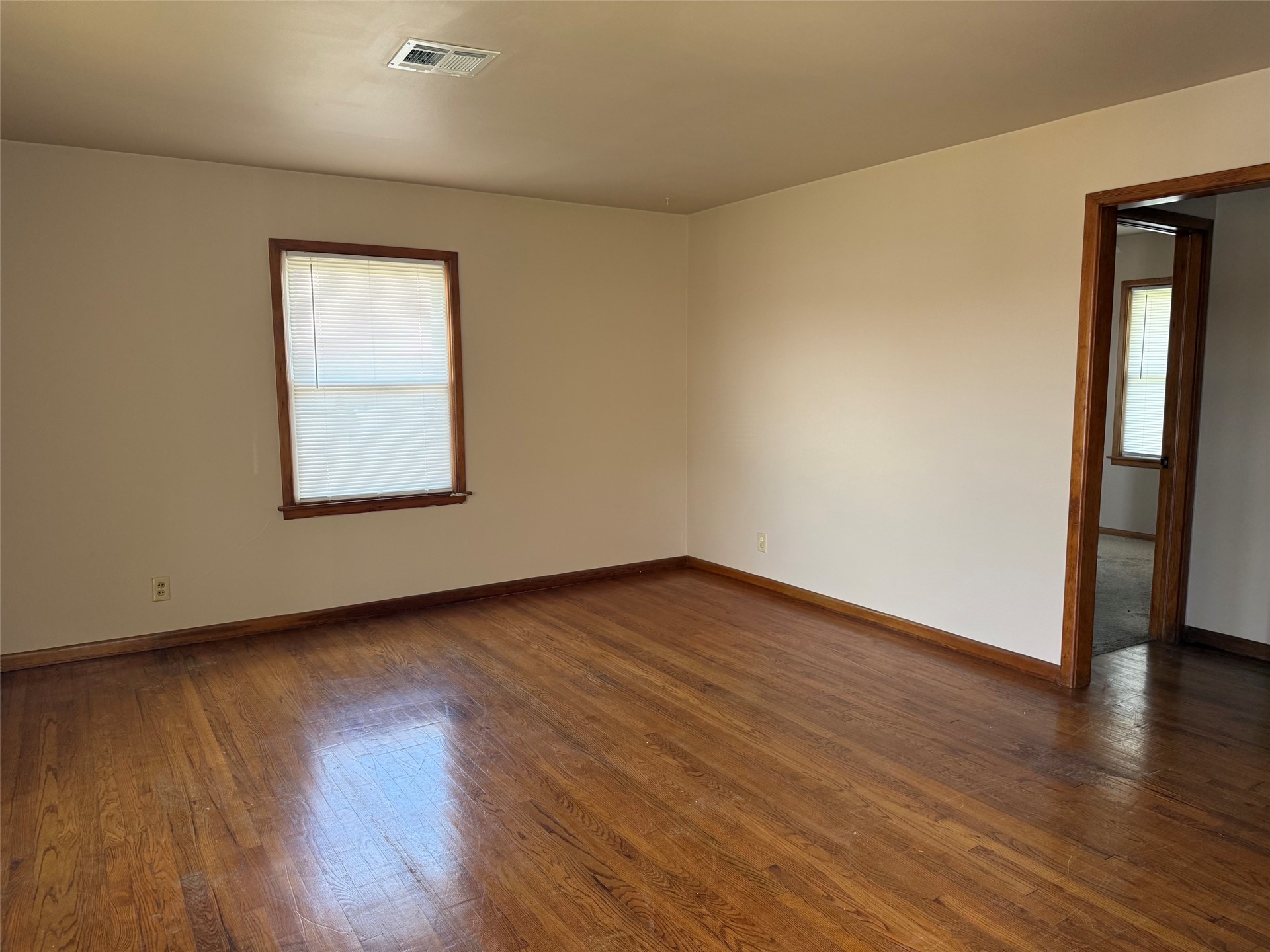 228 Se Avondale Property Photo 4
