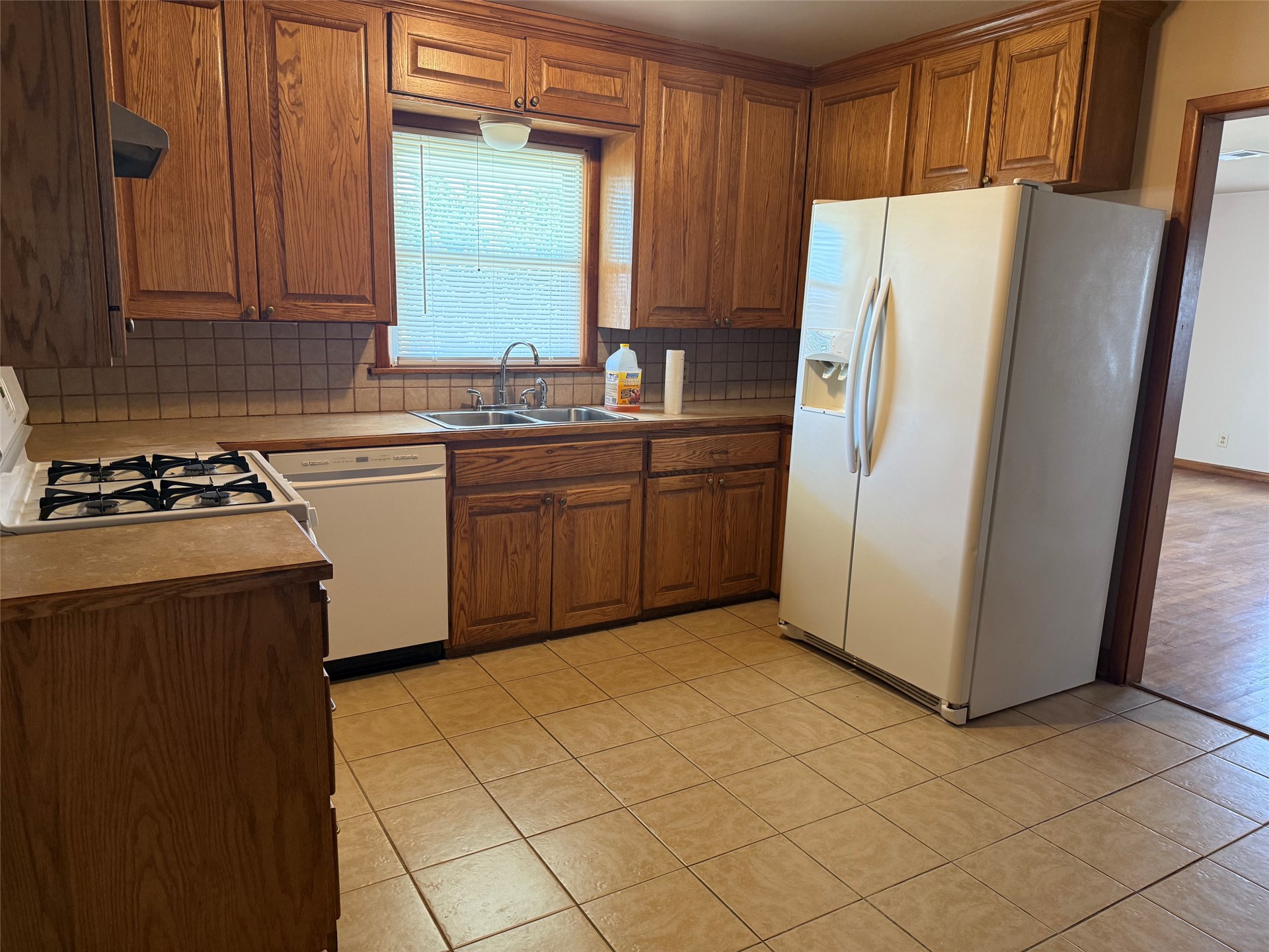 228 Se Avondale Property Photo 7