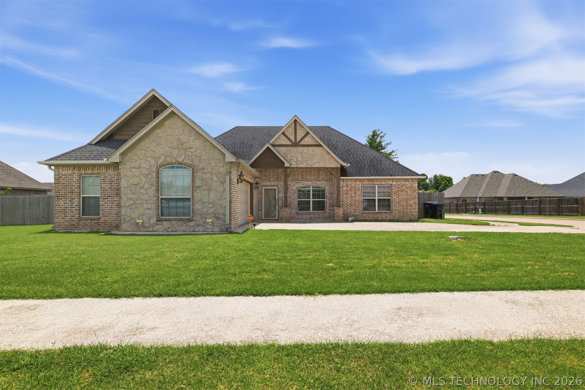 402 Wandering Way Property Photo 1
