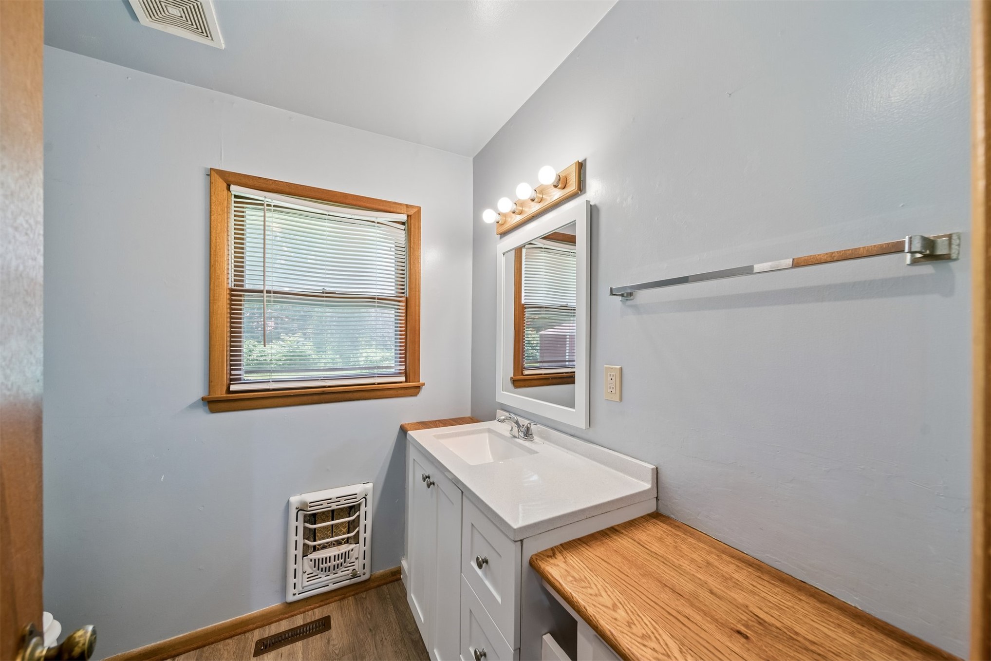 5414 S Madison Avenue Property Photo 18