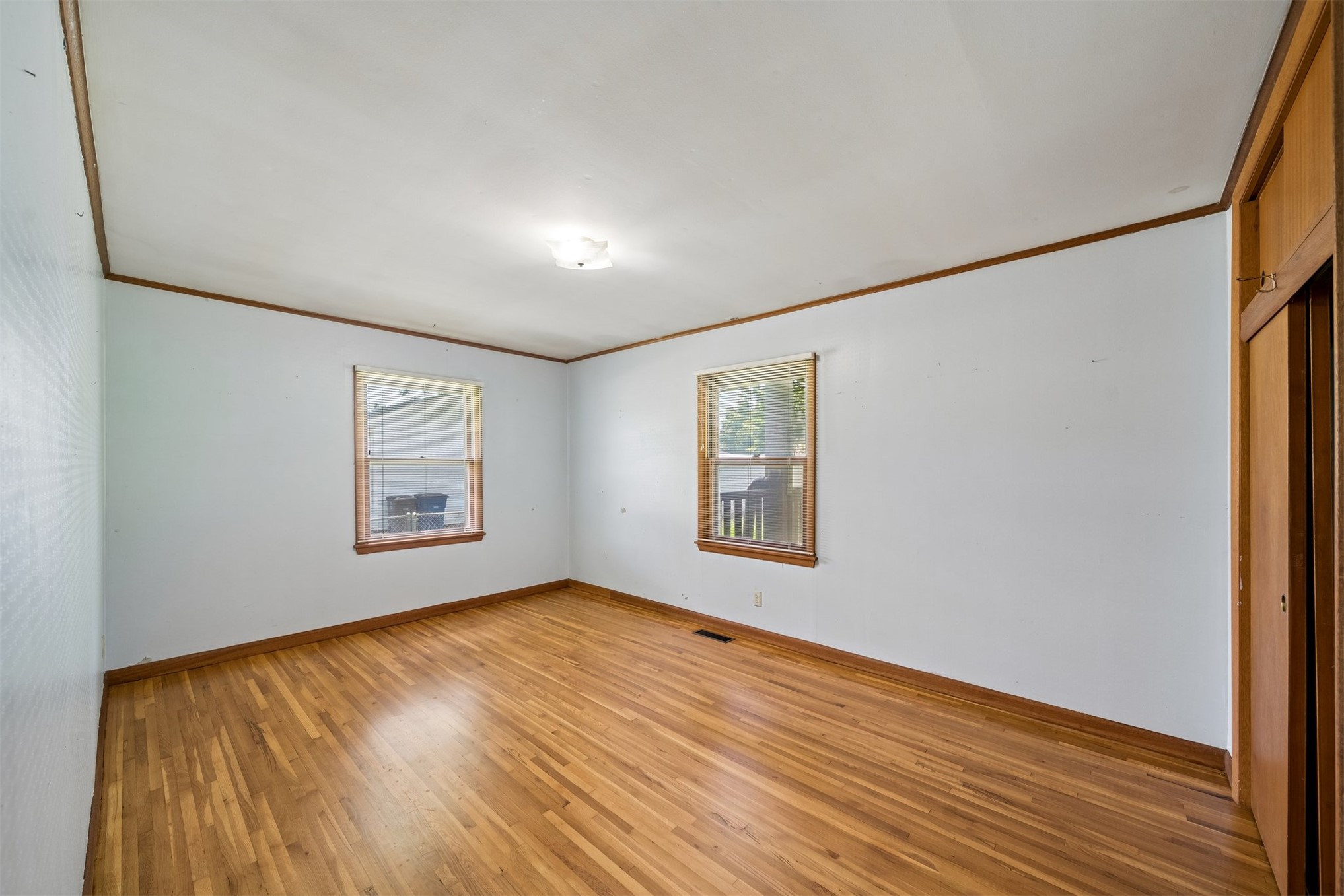 5414 S Madison Avenue Property Photo 21