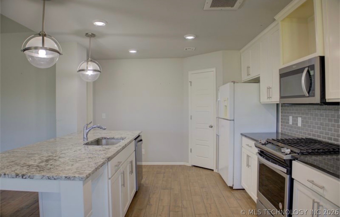 7012 S Elder Avenue Property Photo 10