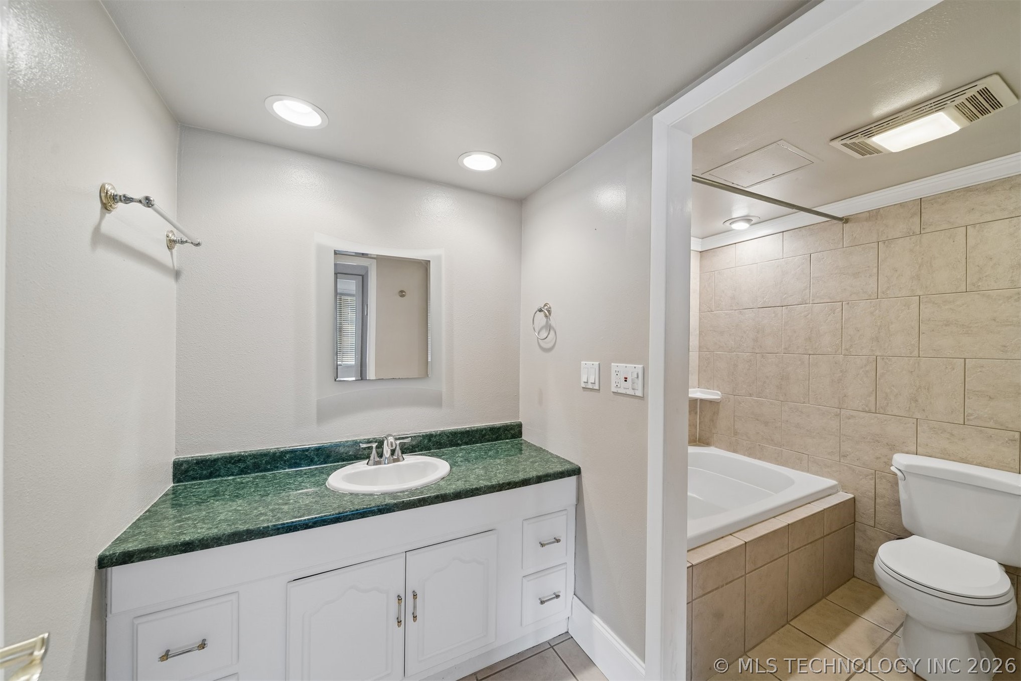 410 W 7th Street 1422 Property Photo 17