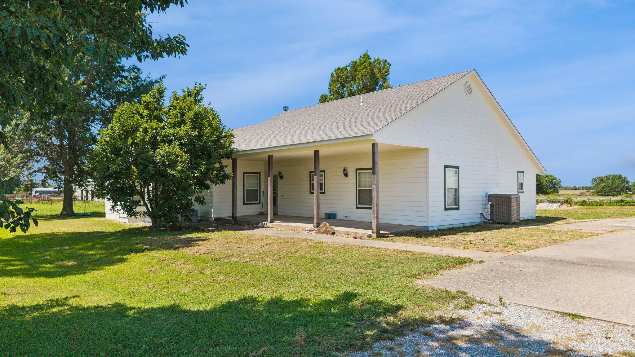 5401 N 435 Road Property Photo 2