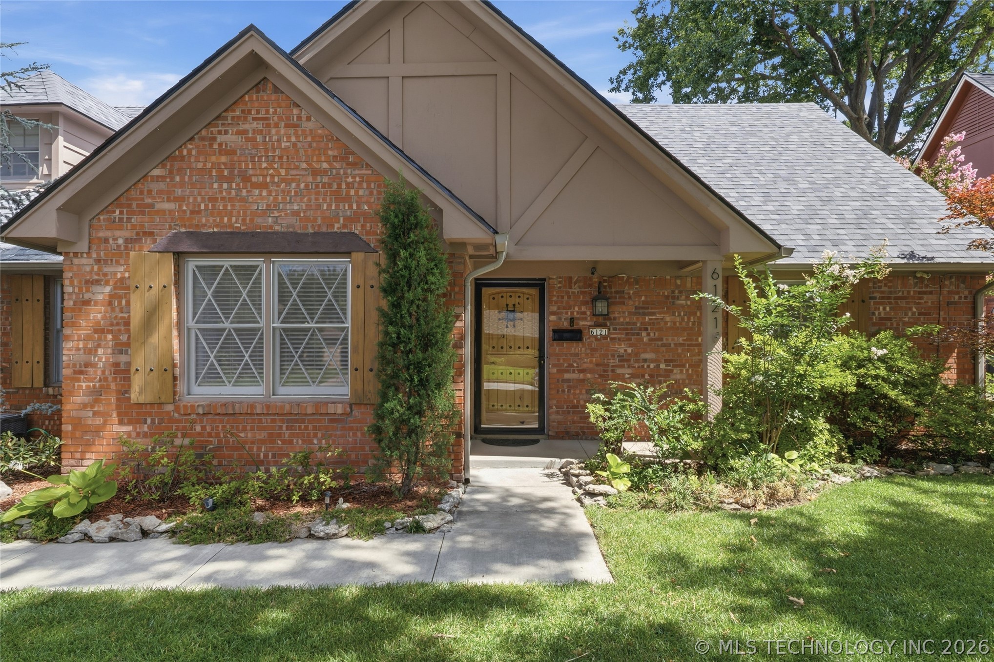 6121 E 52nd Place Property Photo 3