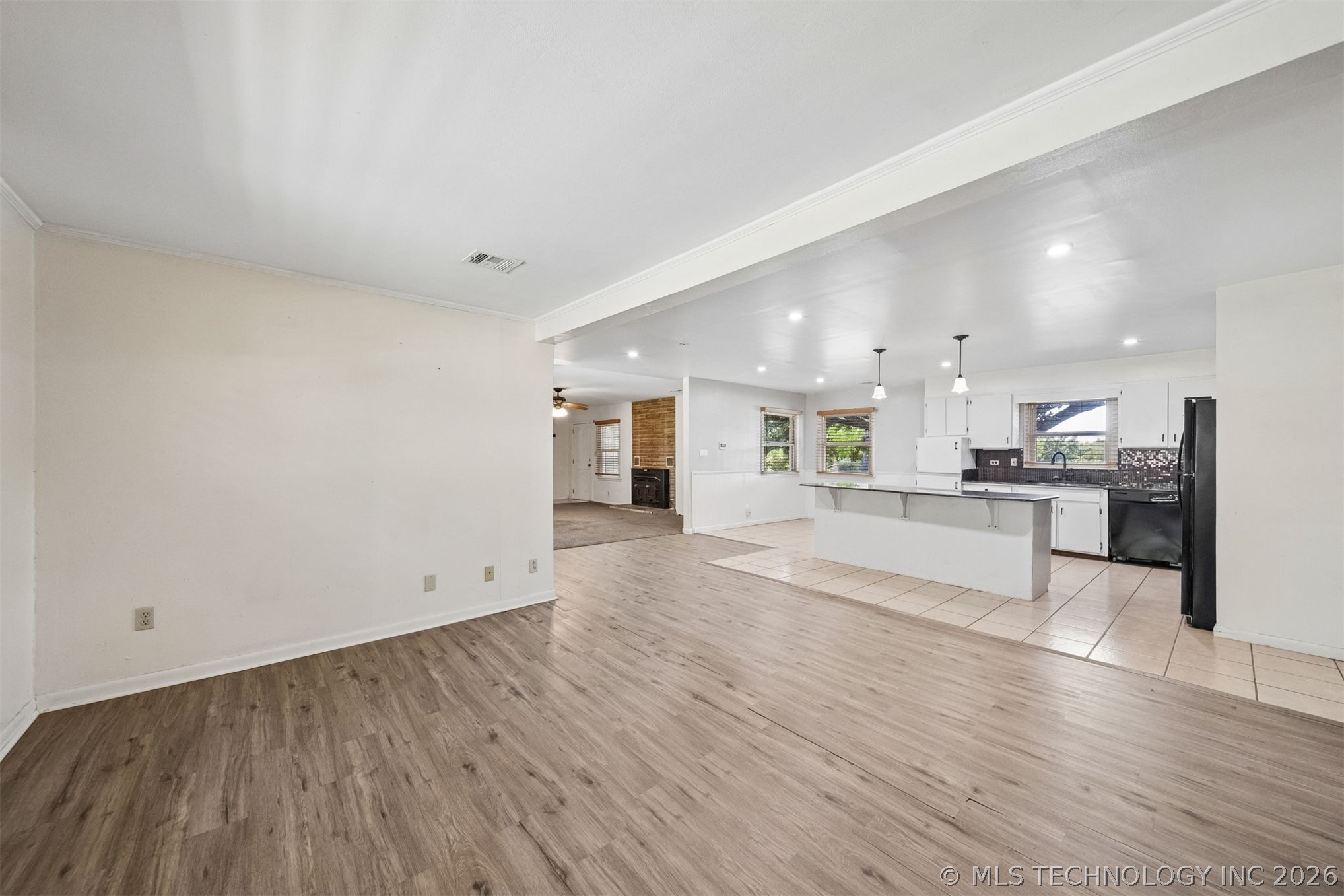 102 S Country Club Road Property Photo 5
