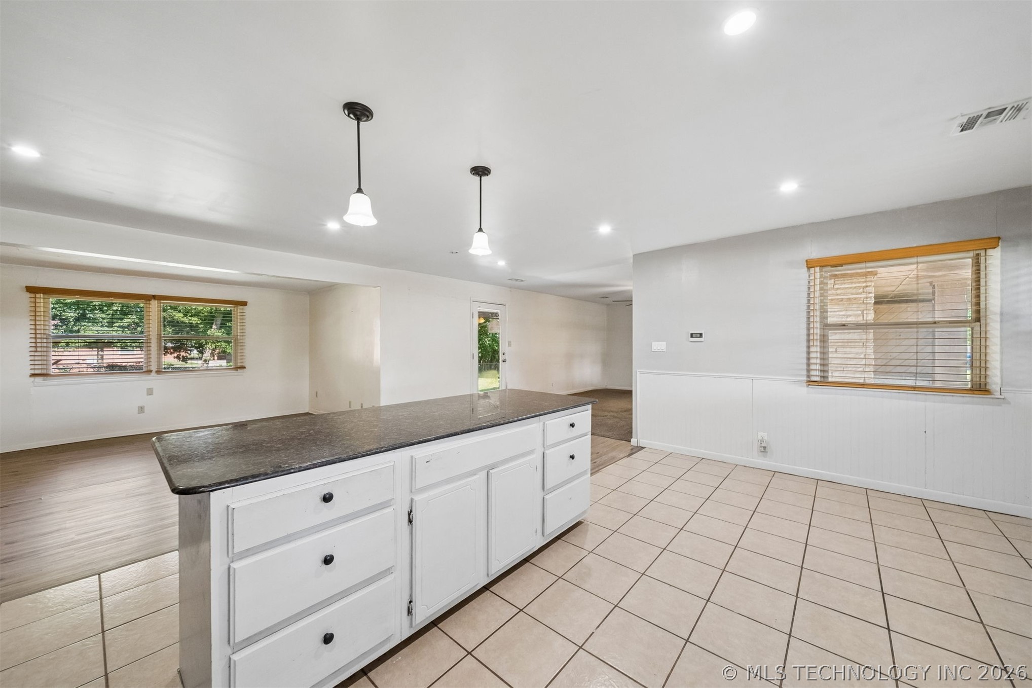 102 S Country Club Road Property Photo 6