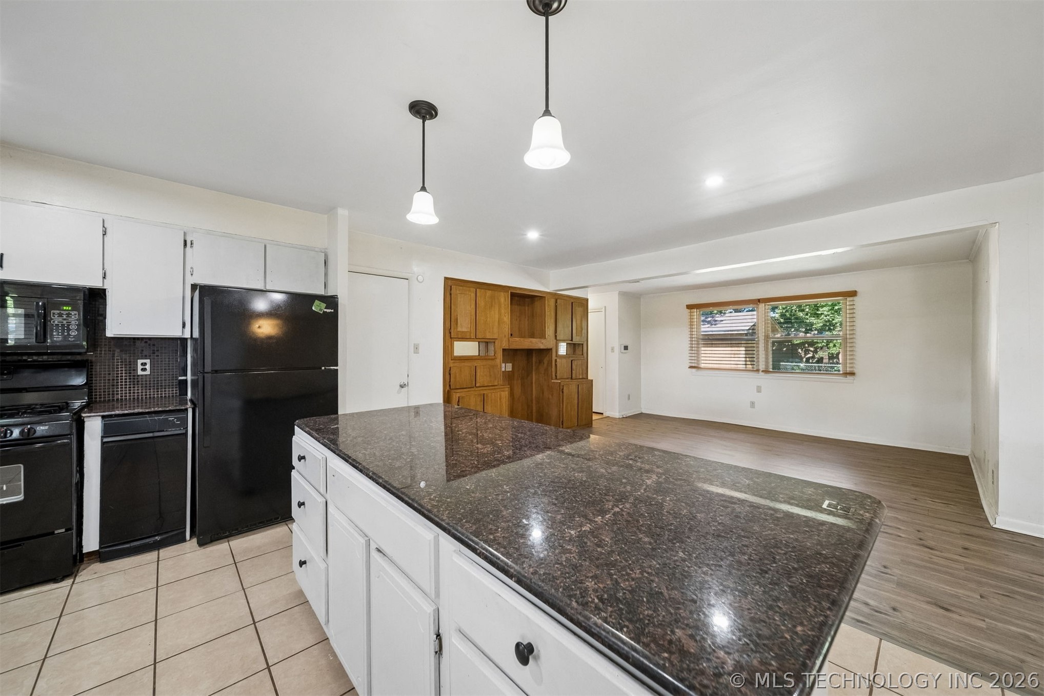 102 S Country Club Road Property Photo 11