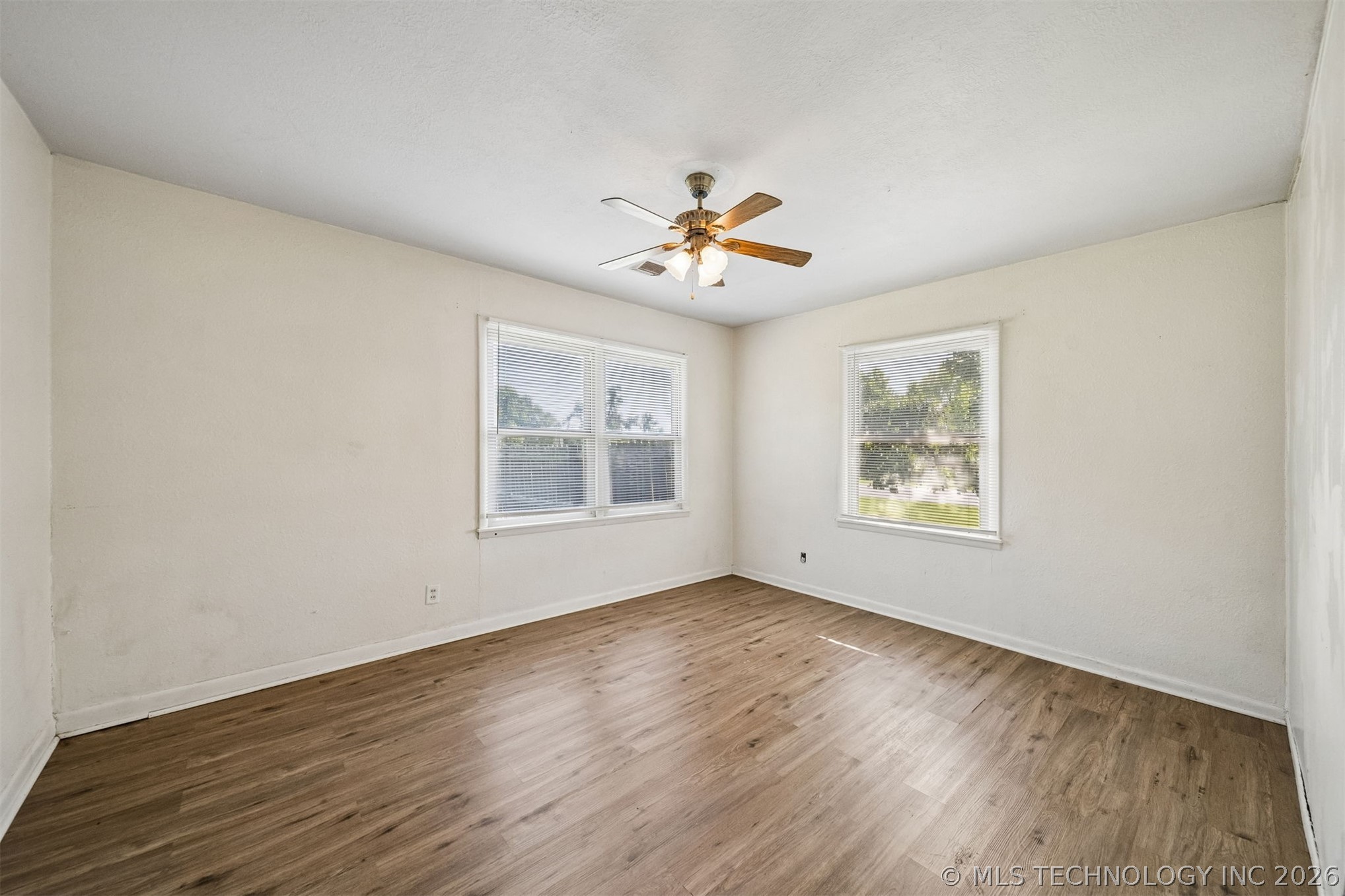 102 S Country Club Road Property Photo 18
