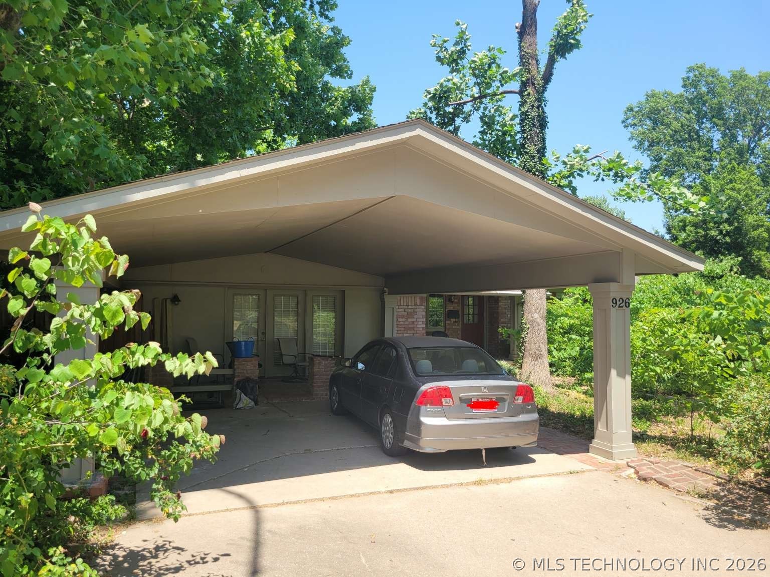 926 E 13th Street Property Photo 4