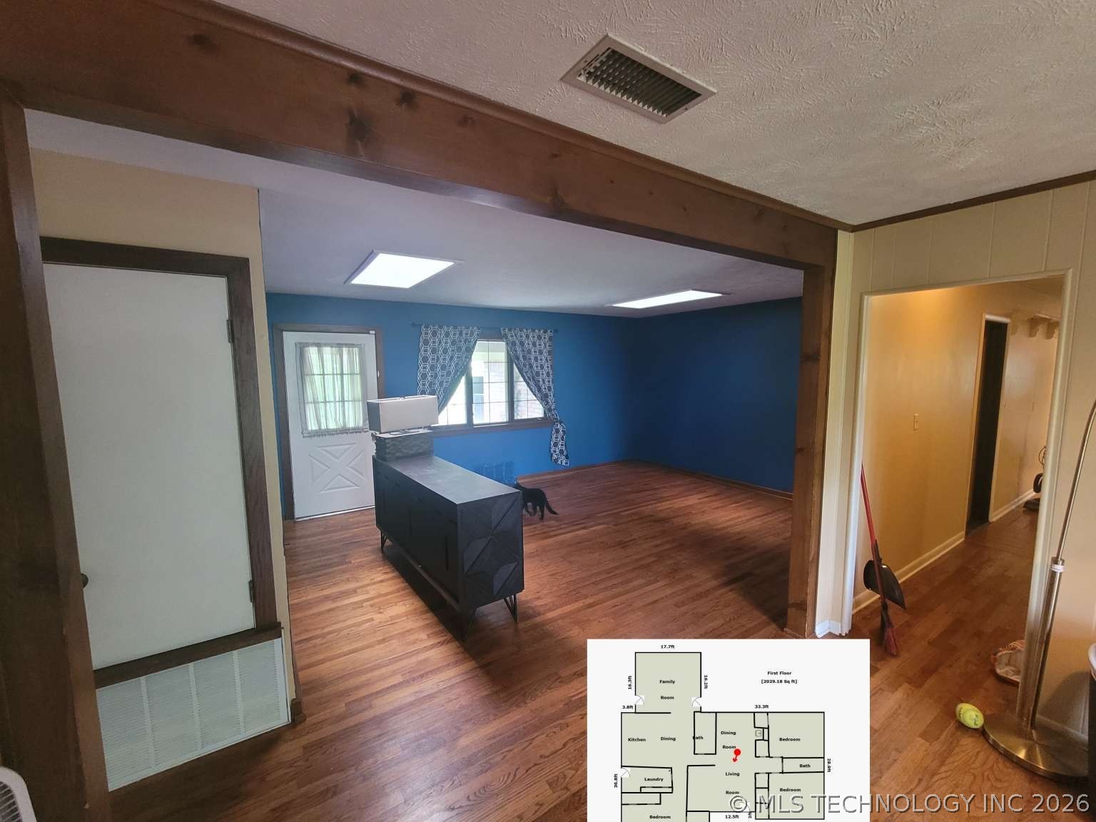926 E 13th Street Property Photo 8