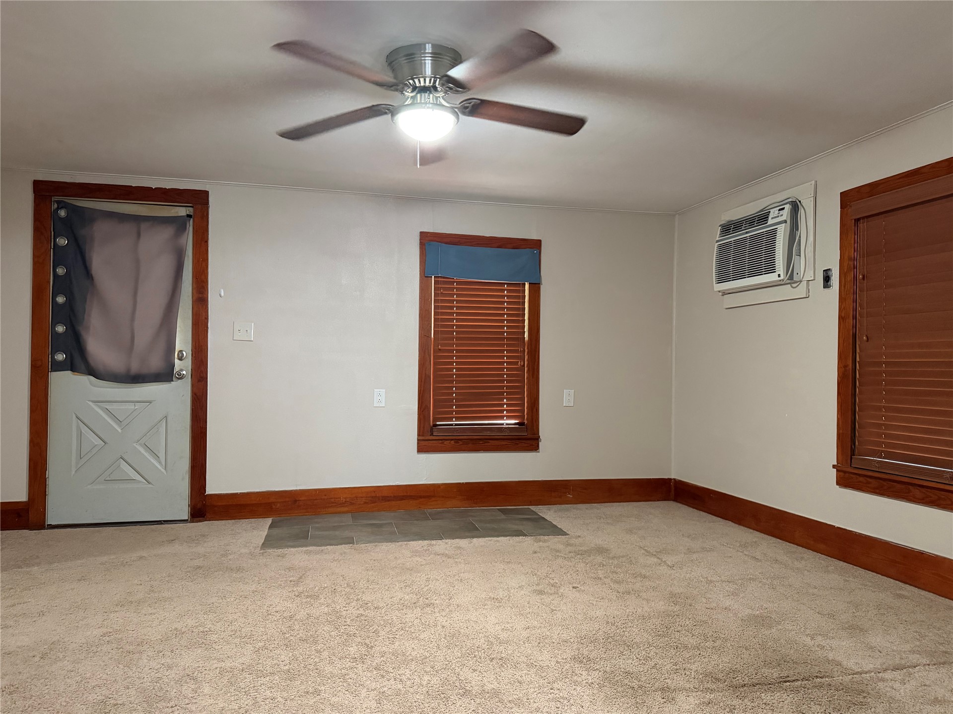 1319 E Modoc Avenue Property Photo 7
