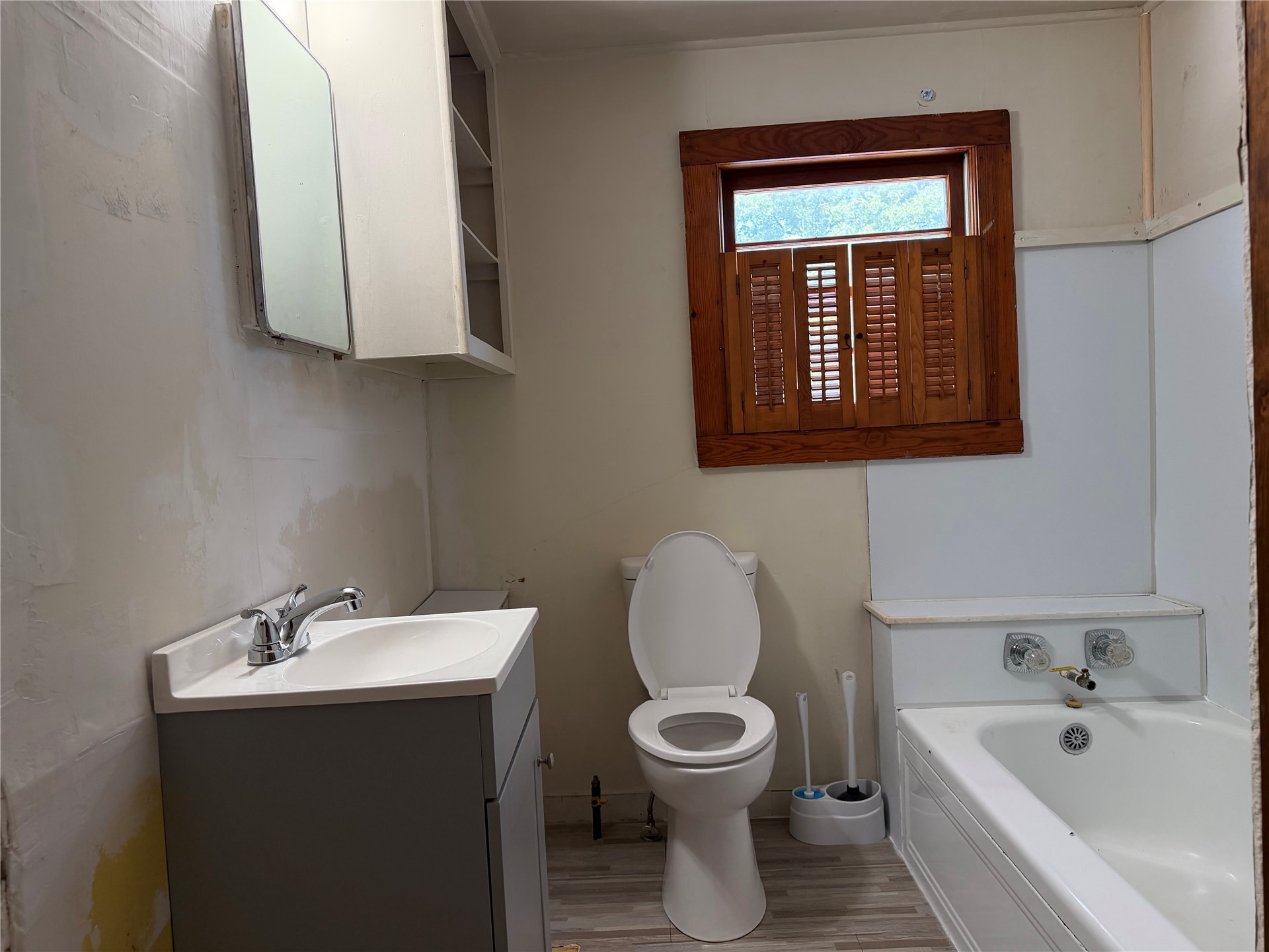 1319 E Modoc Avenue Property Photo 12