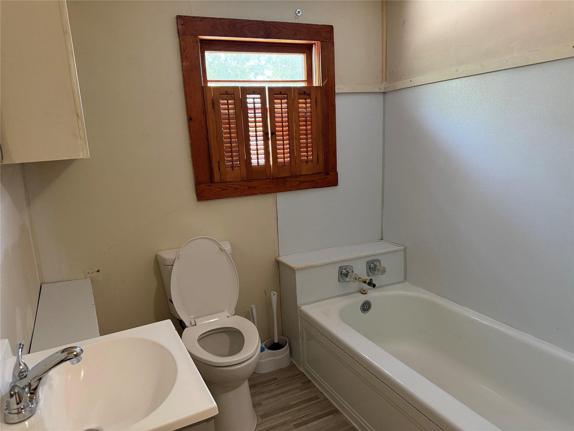 1319 E Modoc Avenue Property Photo 14