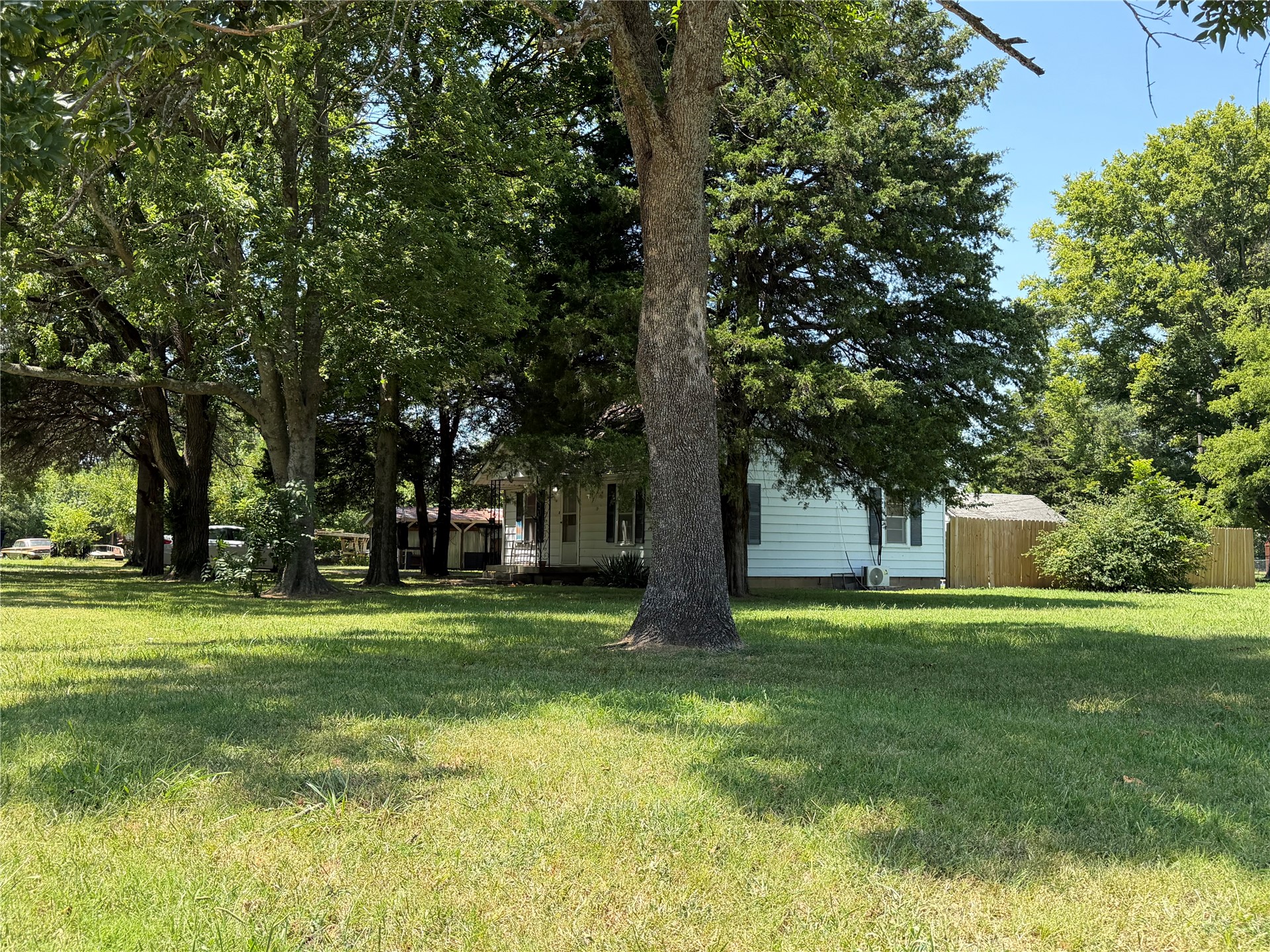 1319 E Modoc Avenue Property Photo 18