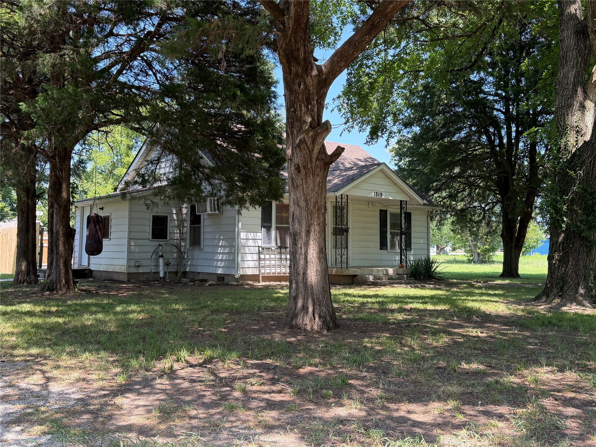 1319 E Modoc Avenue Property Photo 21