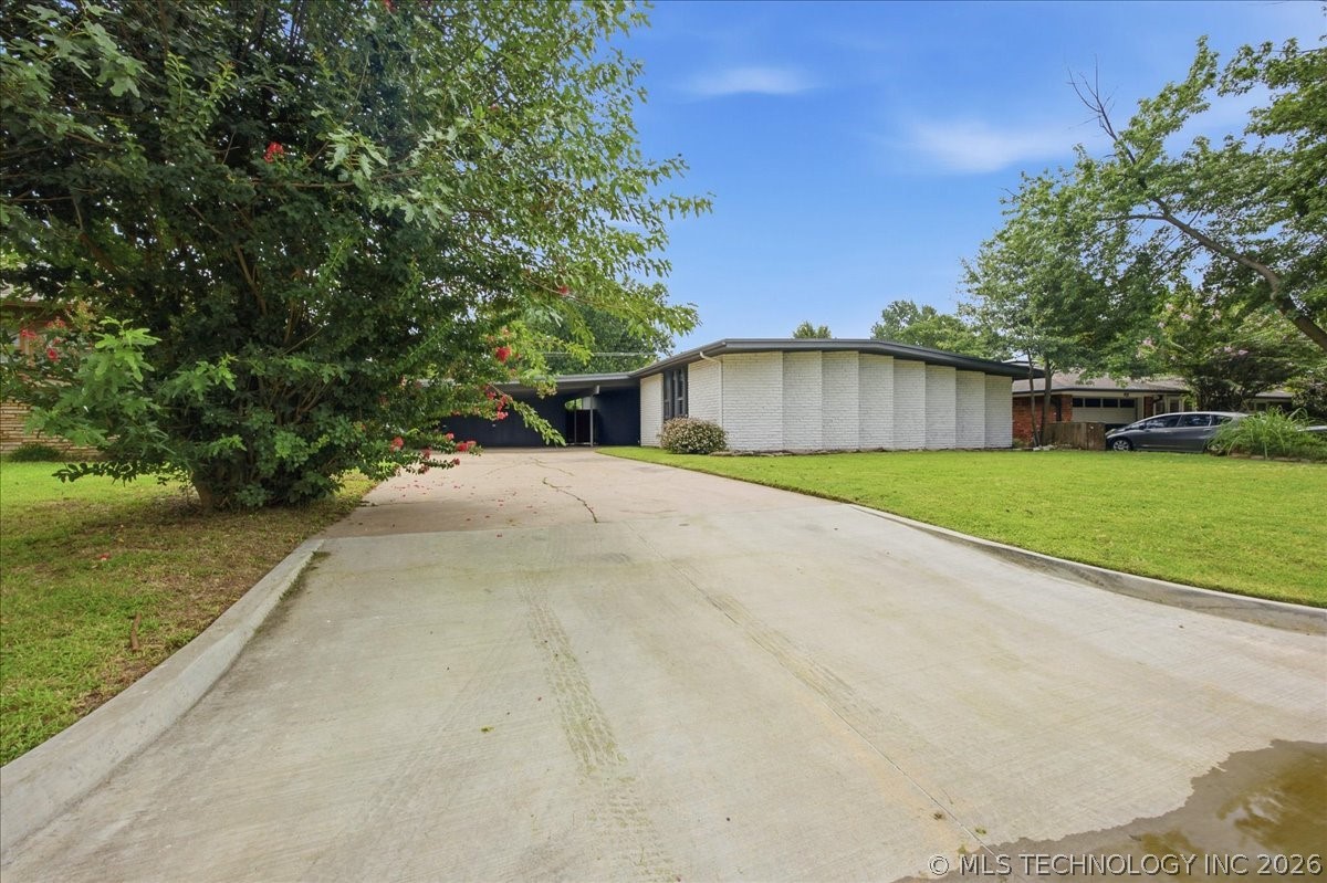 4217 S Darlington Place Property Photo 2