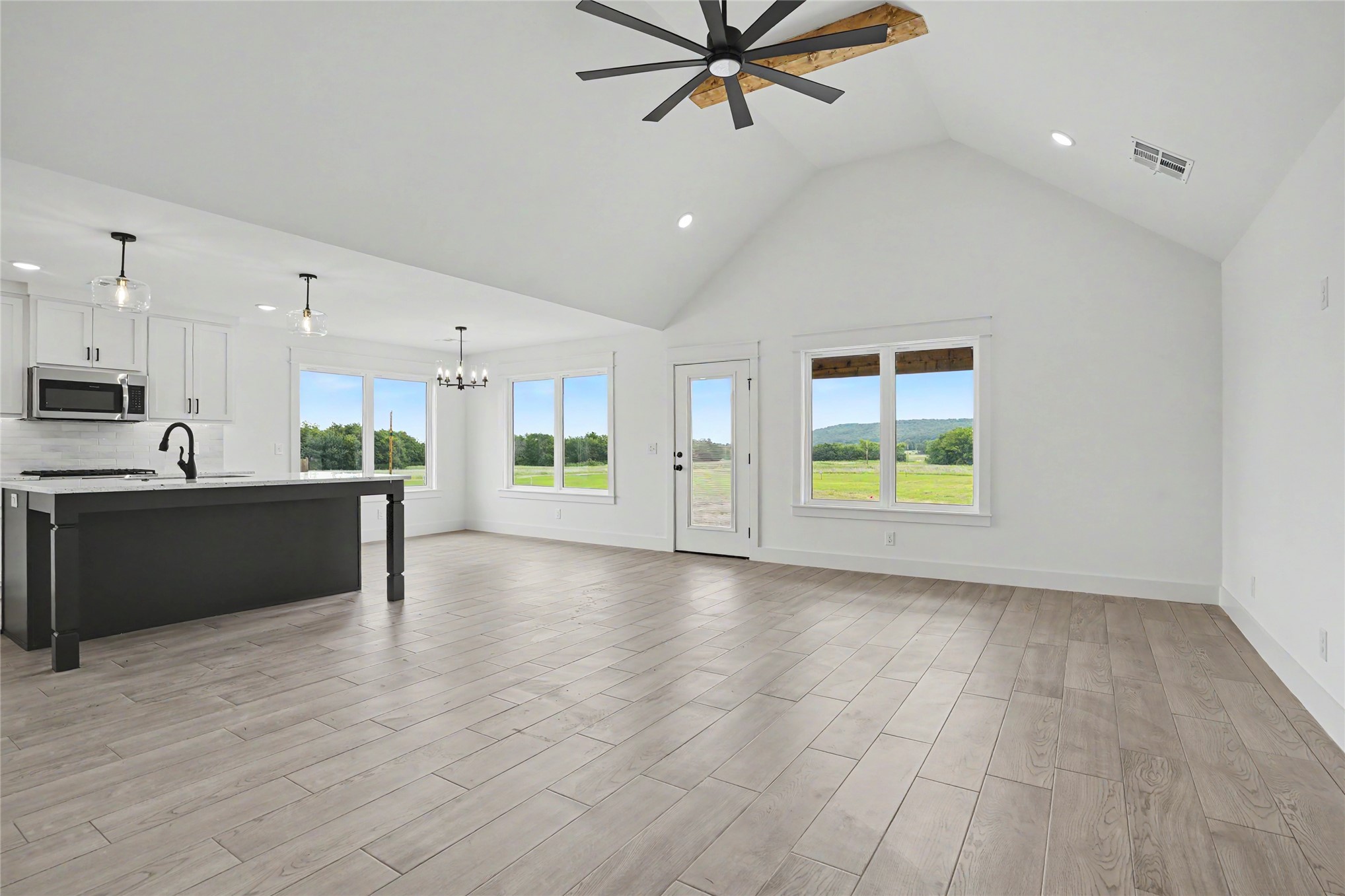 1445 S 4260 Road Property Photo 4