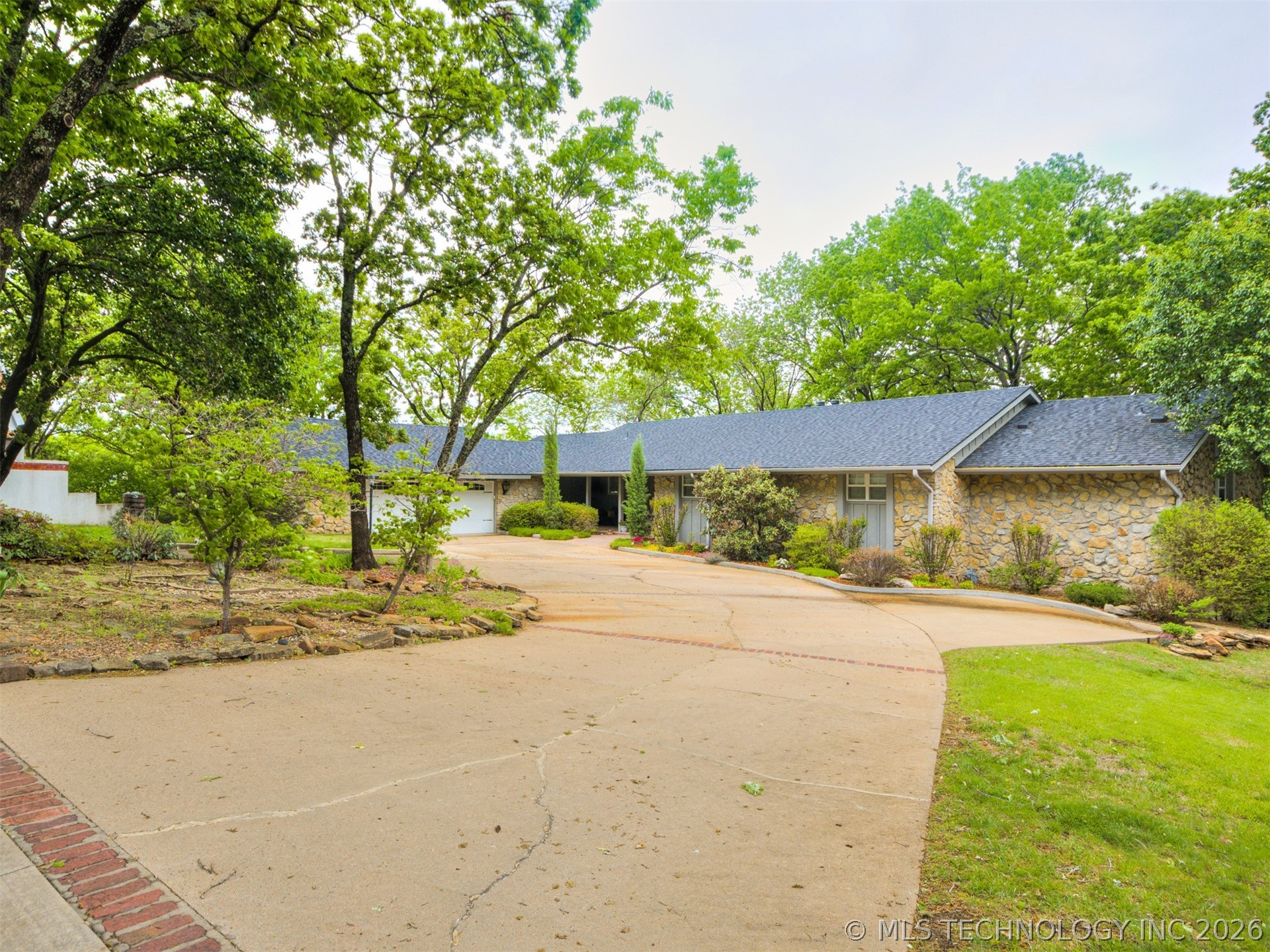 1201 Dogwood Court Property Photo 2
