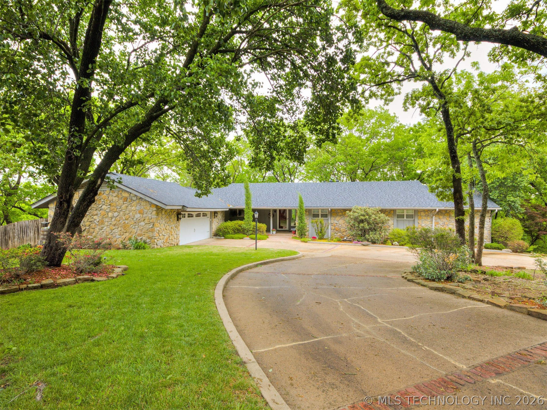 1201 Dogwood Court Property Photo 4