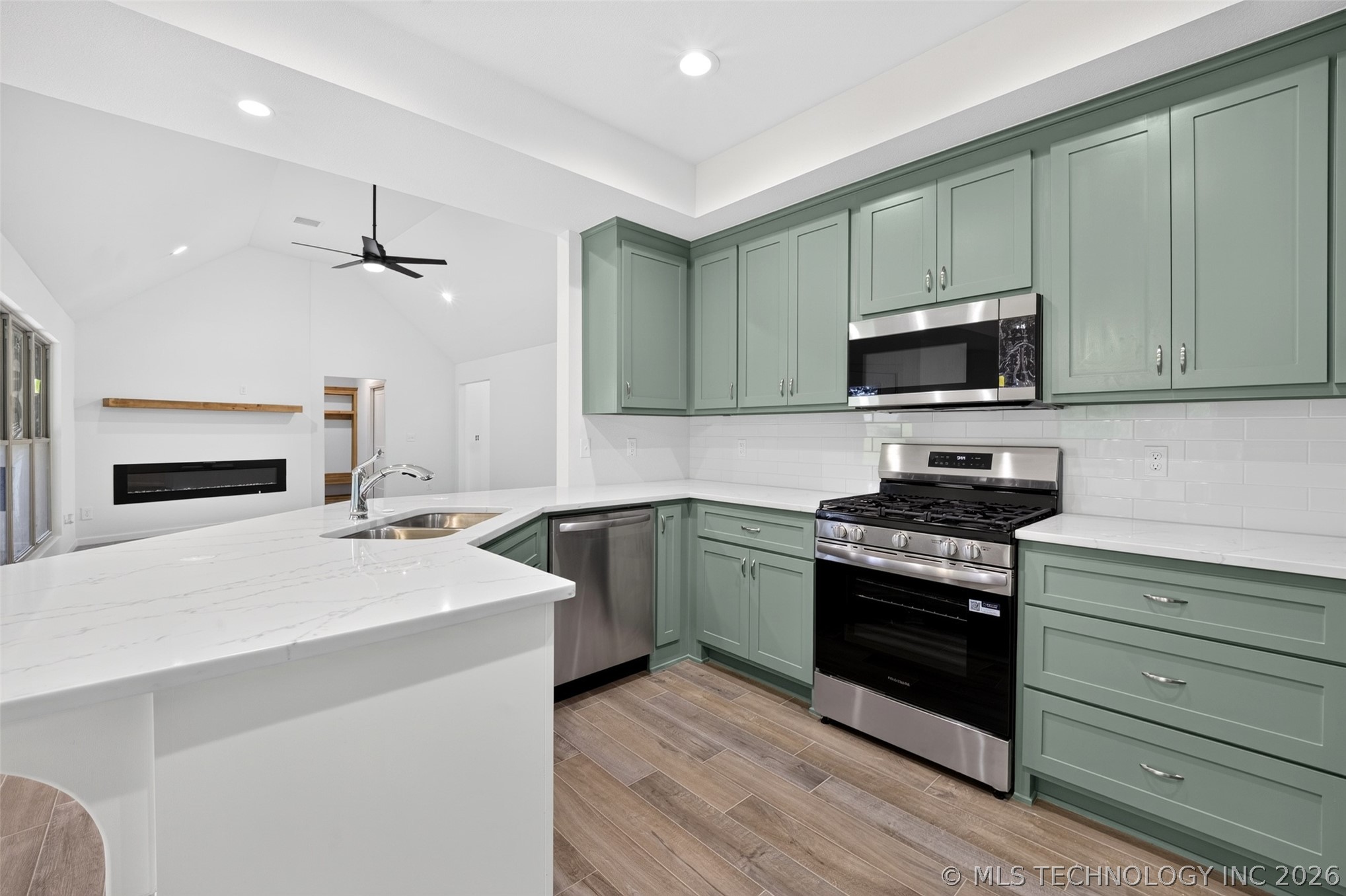 400 W 54th Street Property Photo 9