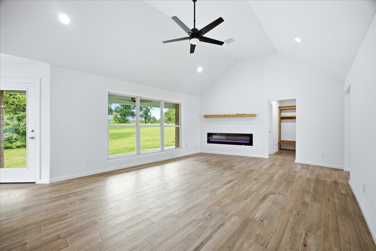400 W 54th Street Property Photo 11