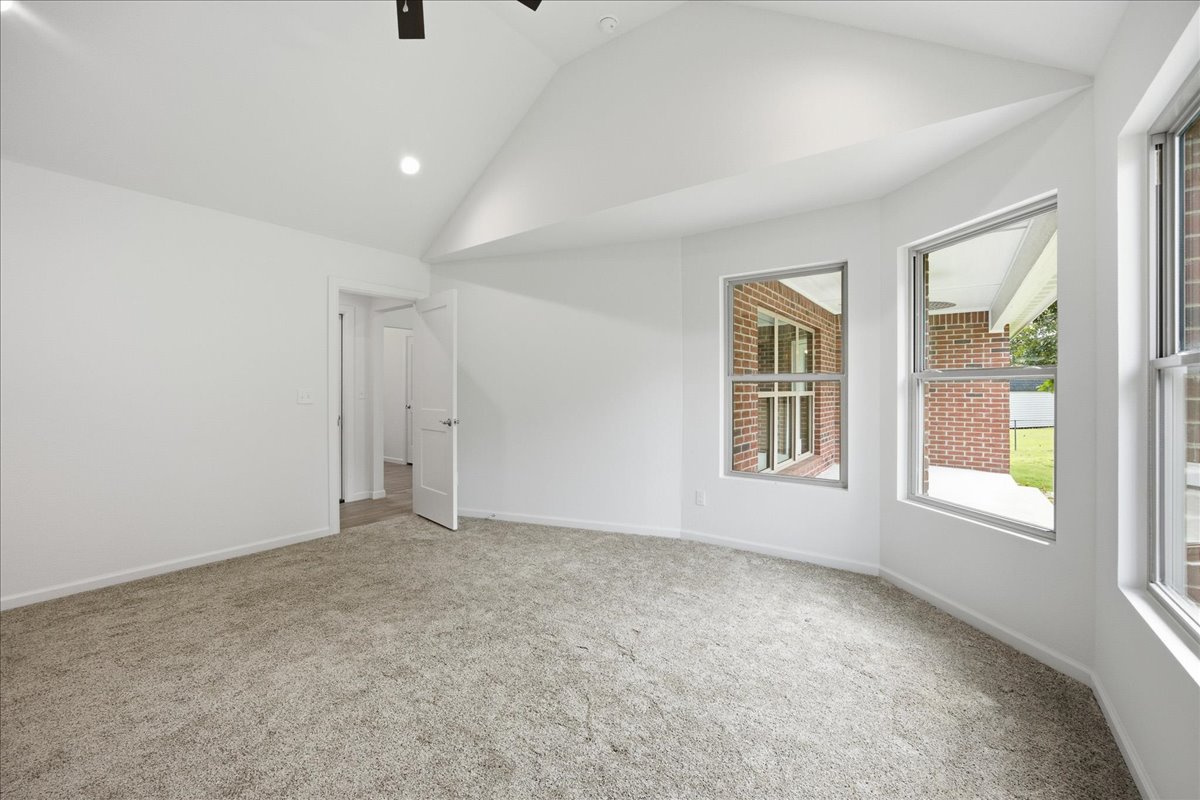 400 W 54th Street Property Photo 16