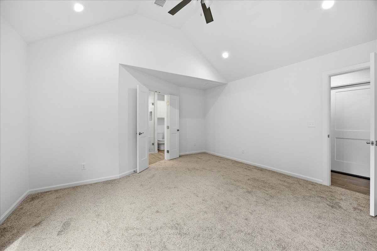 400 W 54th Street Property Photo 17