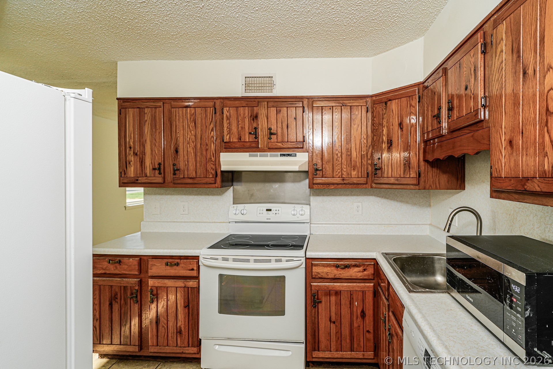 44 S 200th East Avenue Property Photo 6