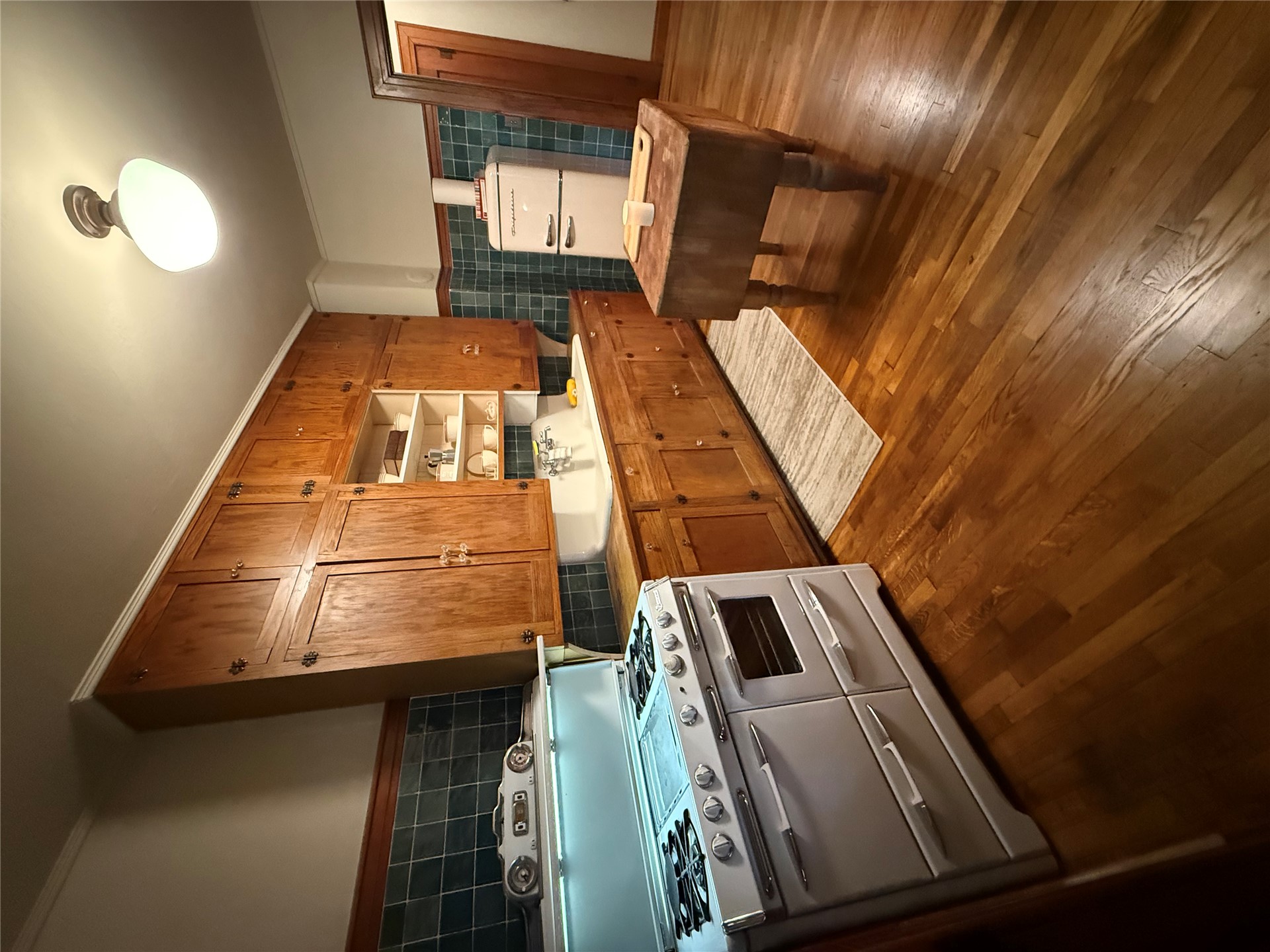 400 S Main Street Property Photo 14