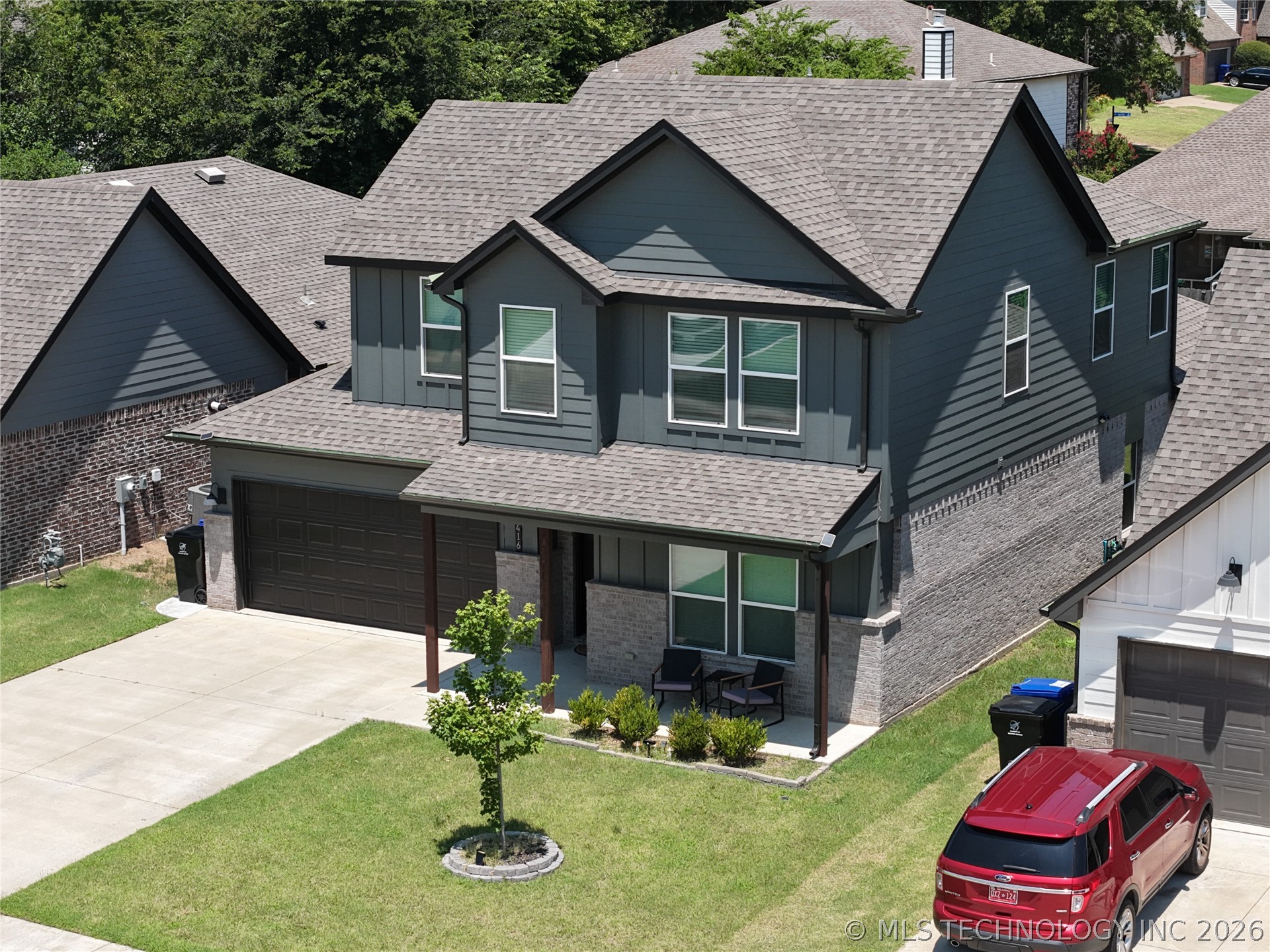 2416 W Birmingham Street Property Photo 2
