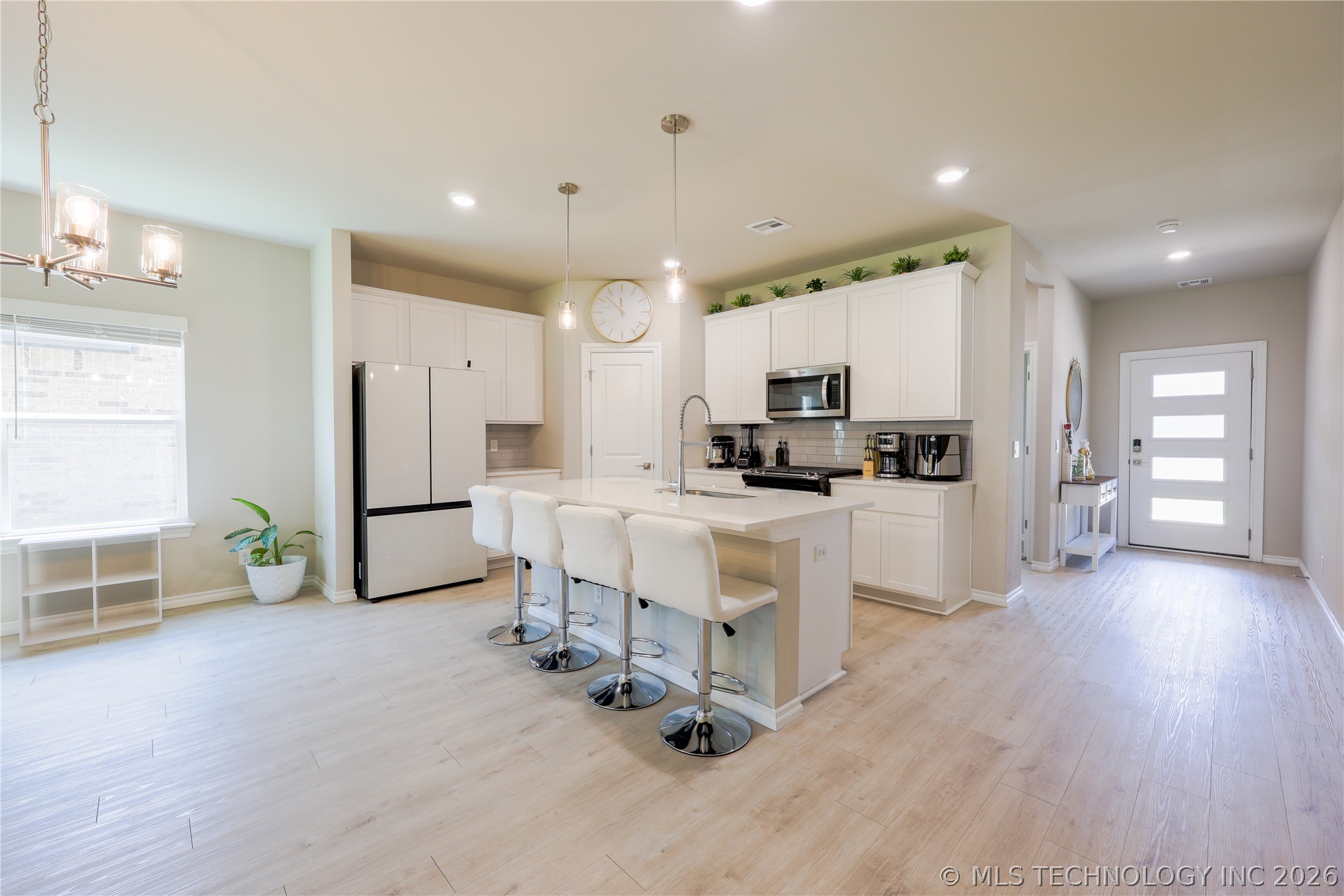 2416 W Birmingham Street Property Photo 5