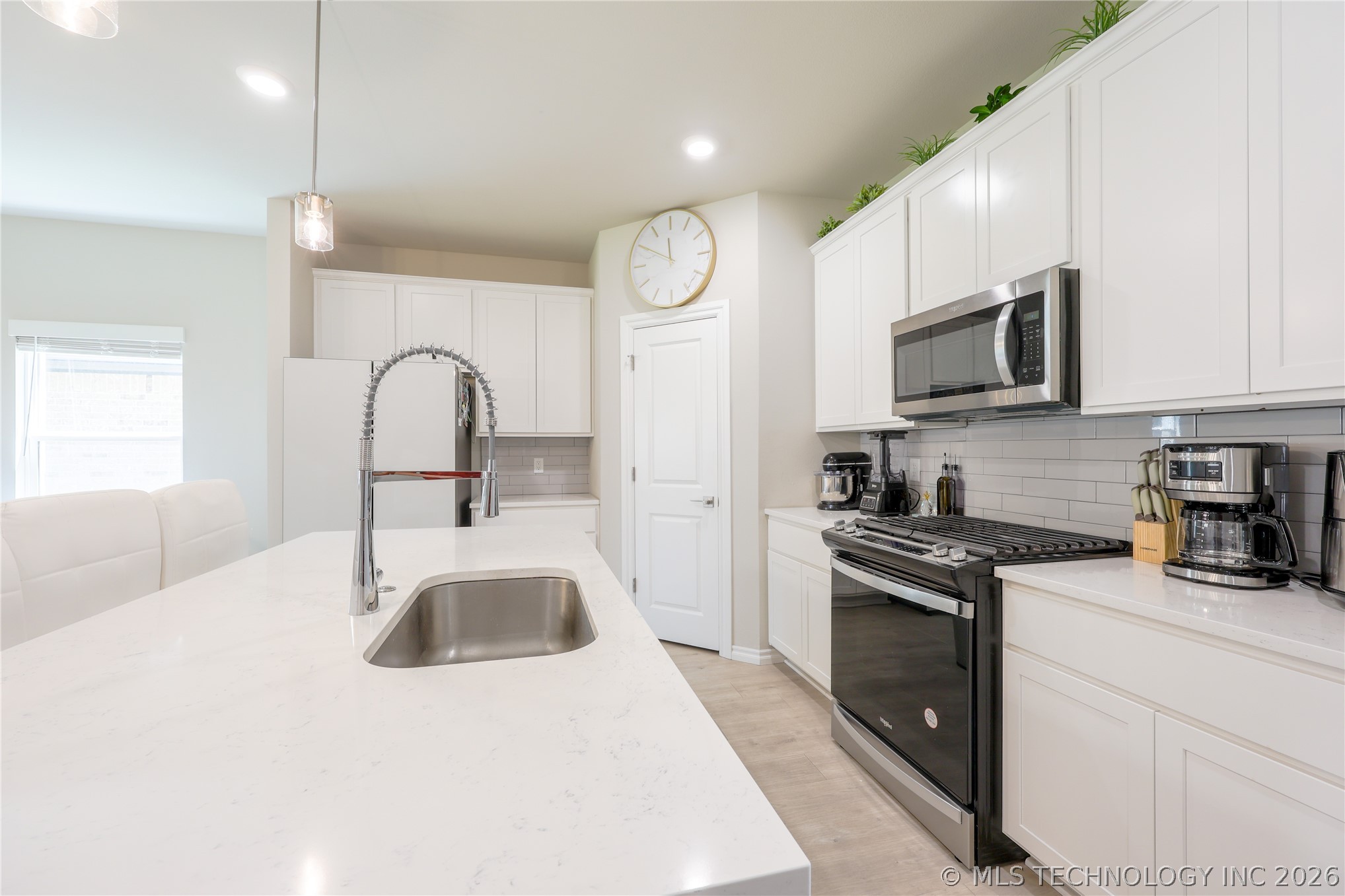 2416 W Birmingham Street Property Photo 6
