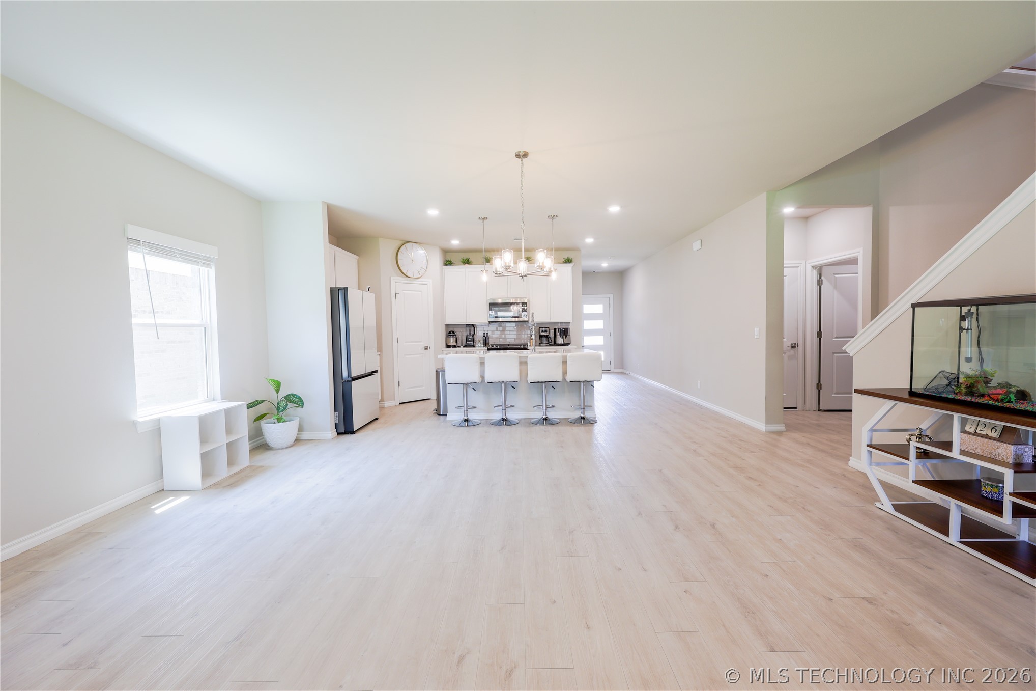 2416 W Birmingham Street Property Photo 9