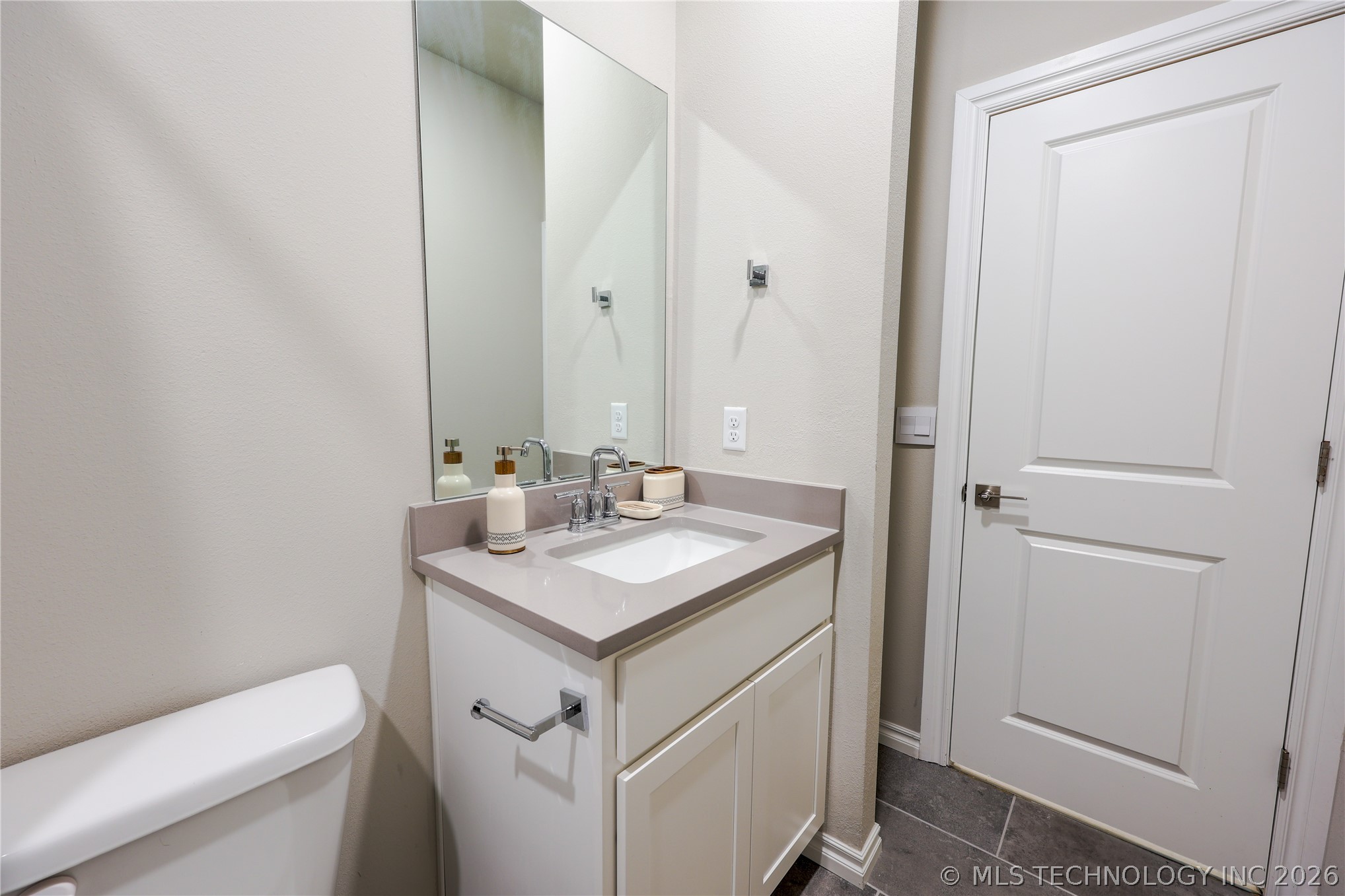 2416 W Birmingham Street Property Photo 15
