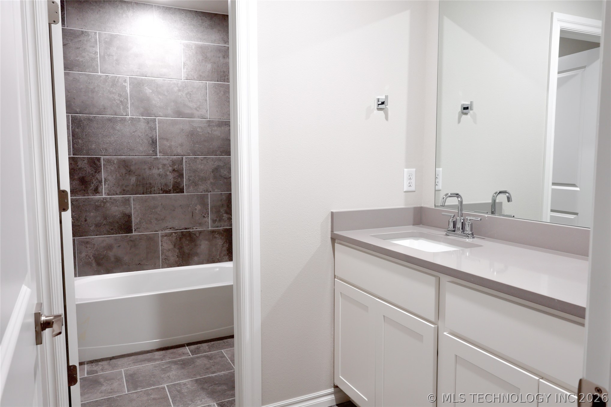 2416 W Birmingham Street Property Photo 20