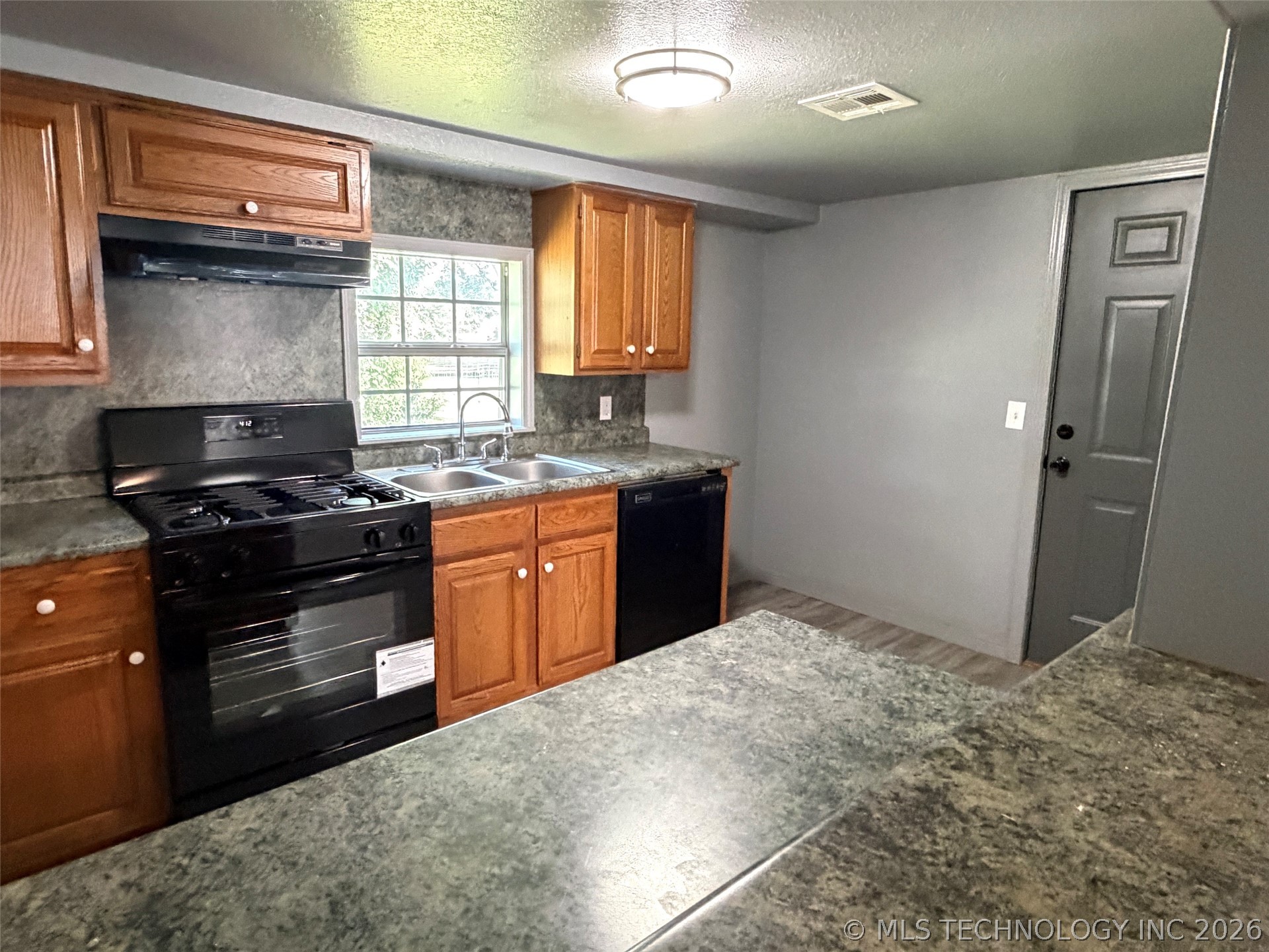 428 N Gunter Street Property Photo 6