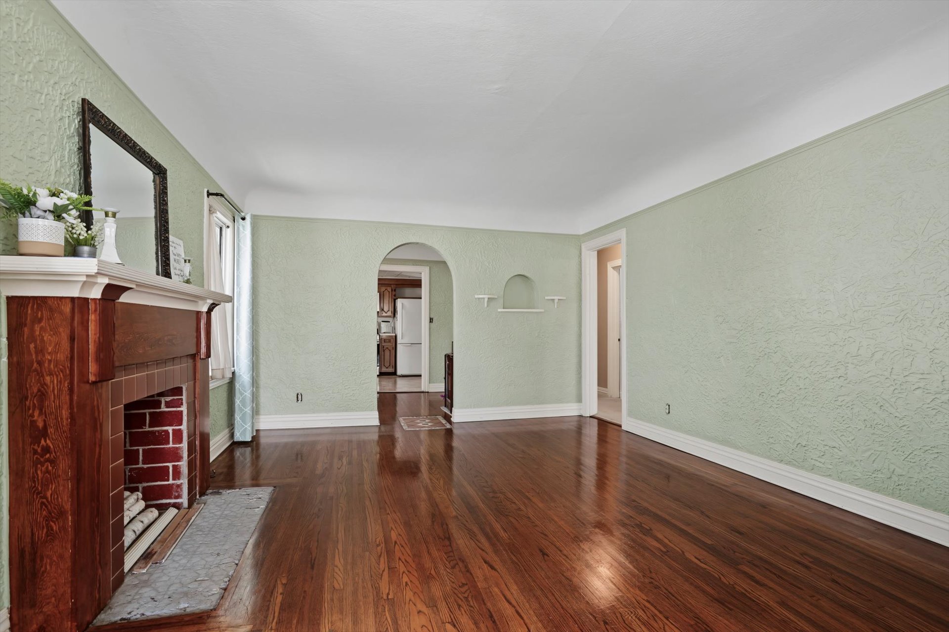 1315 S New Haven Avenue Property Photo 6