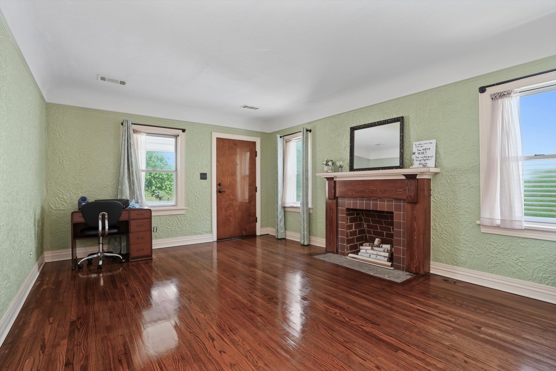 1315 S New Haven Avenue Property Photo 8