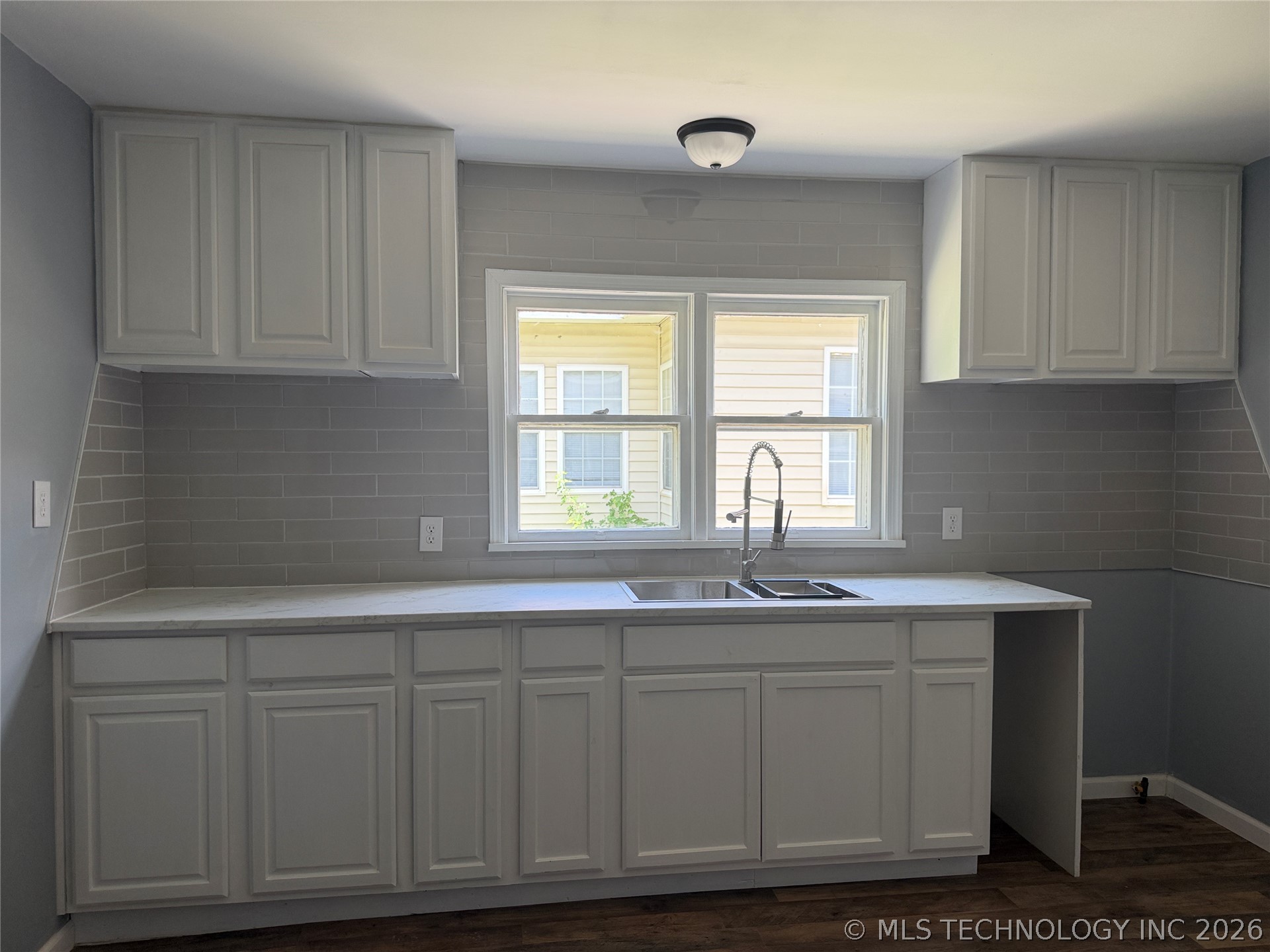805 N J Street Property Photo 5