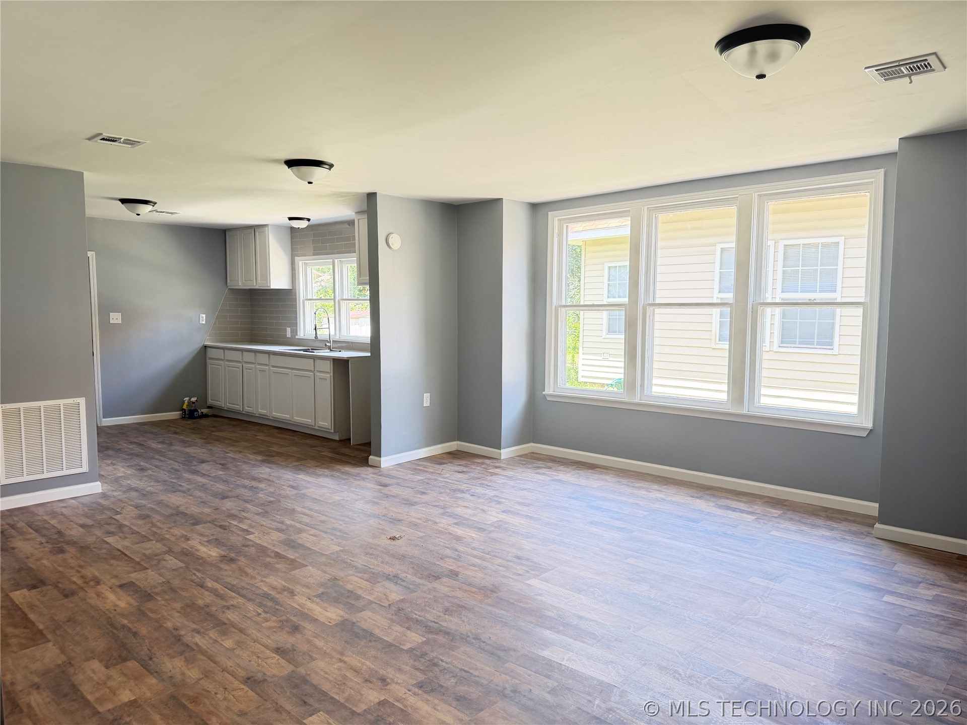 805 N J Street Property Photo 6
